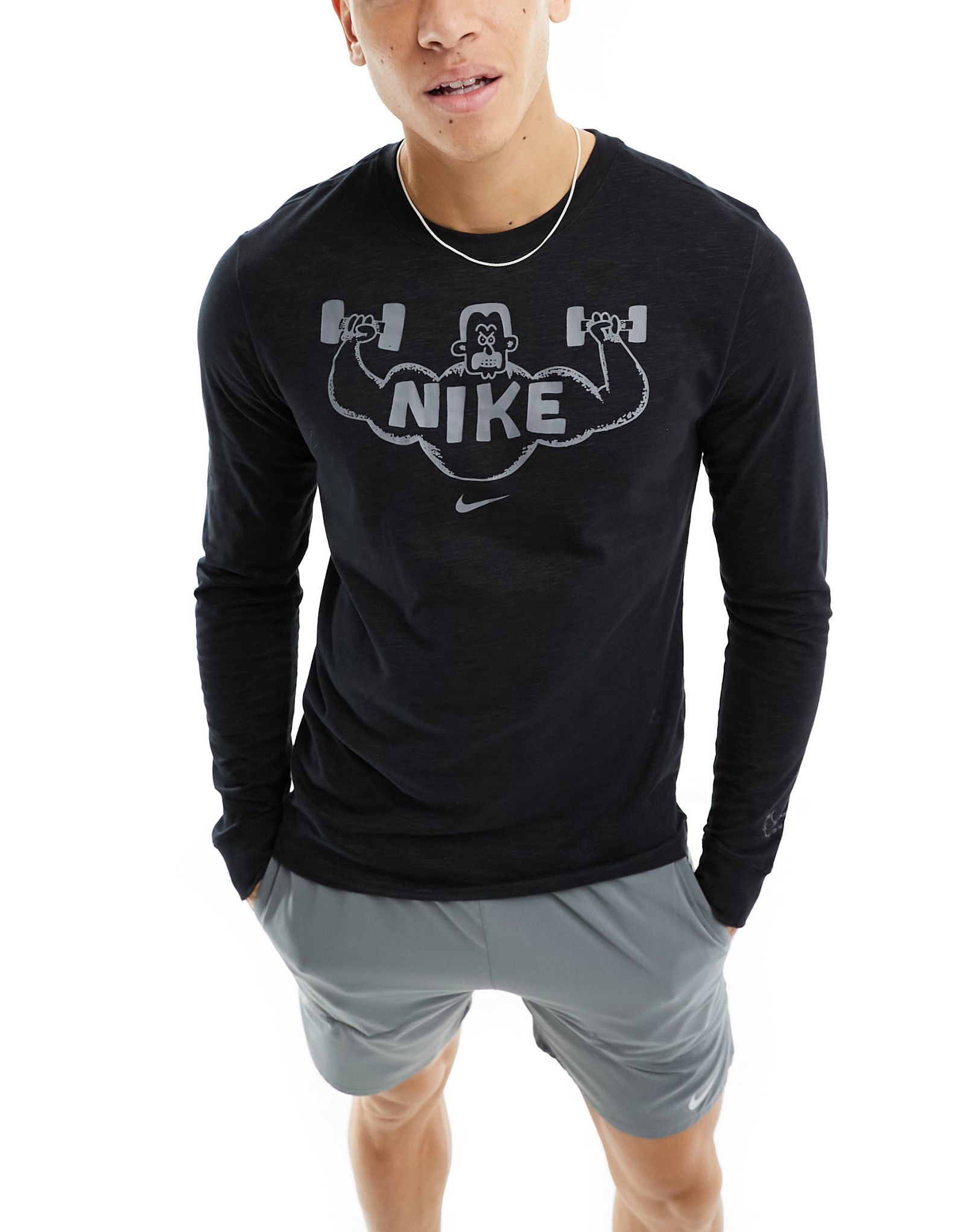 Черная футболка с длинными рукавами Nike Training Dri-Fit Slib GFX 6590₽