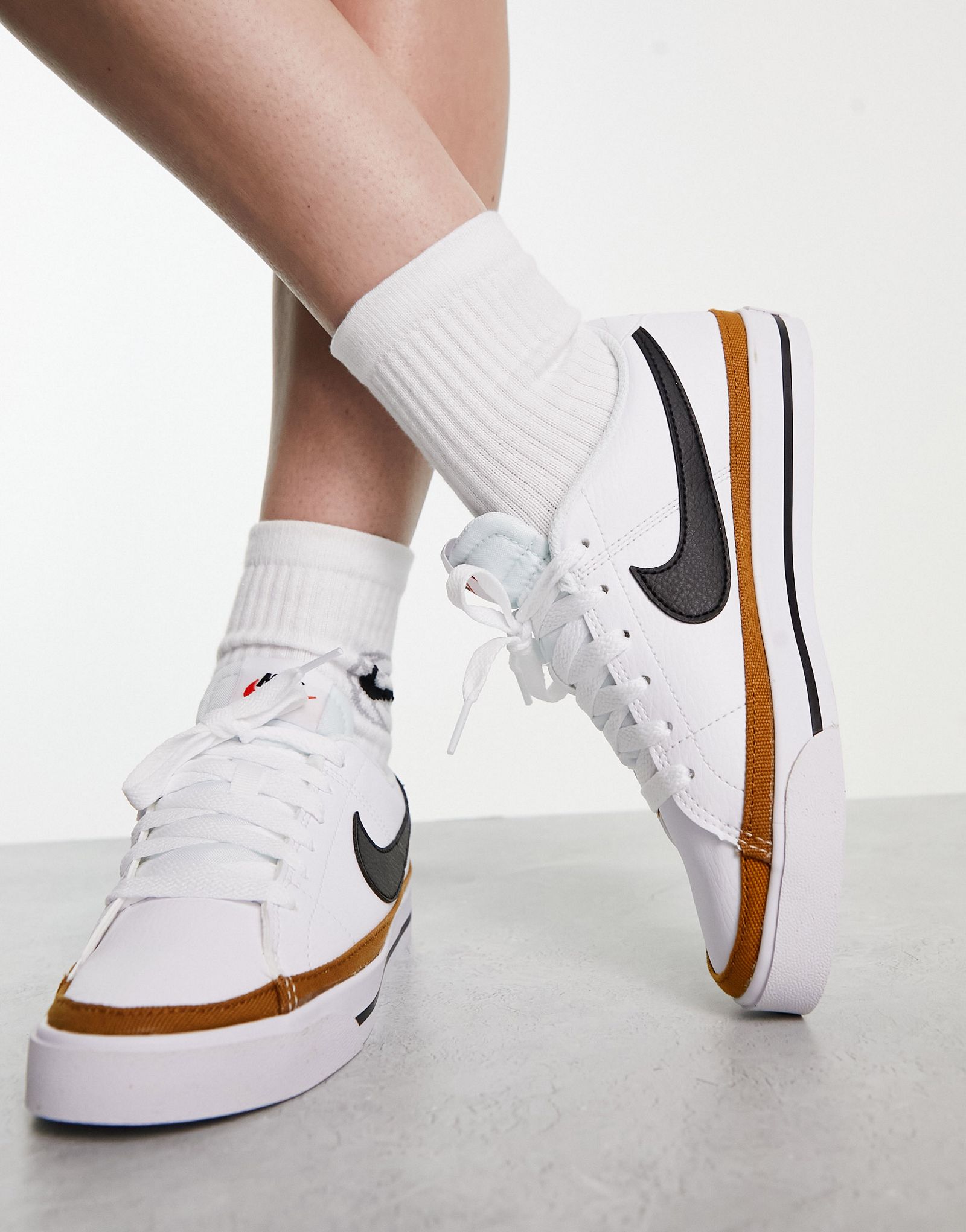 Белые кроссовки Nike Court Legacy 14290₽