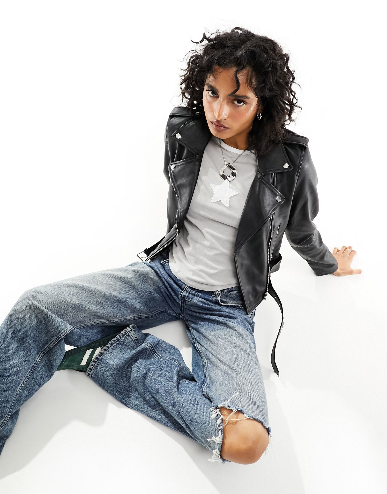 Черная укороченная кожаная косуха с поясом Bolongaro Trevor 19190₽