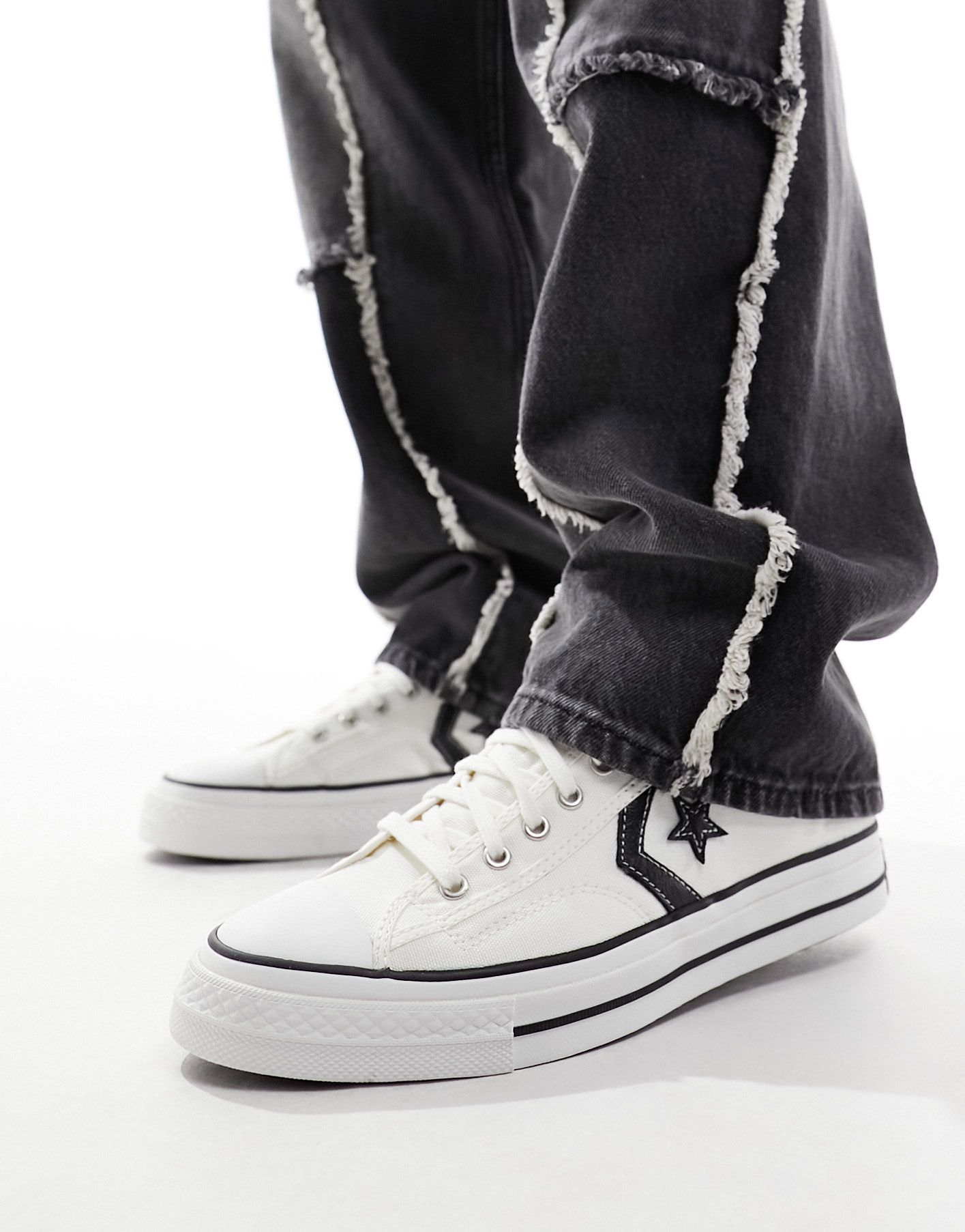 Белые кеды Converse Star Player 76 Premium с черной отделкой 7090₽