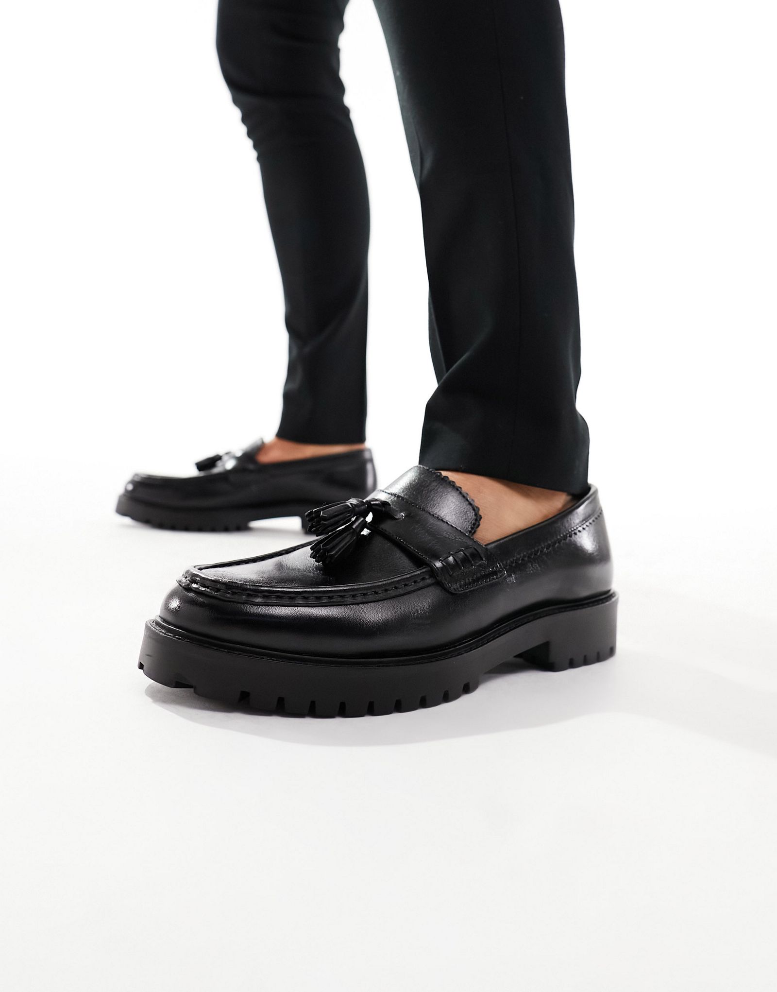 Коричневые лоферы с кисточками Walk London Sean из мелованной кожи 27390₽