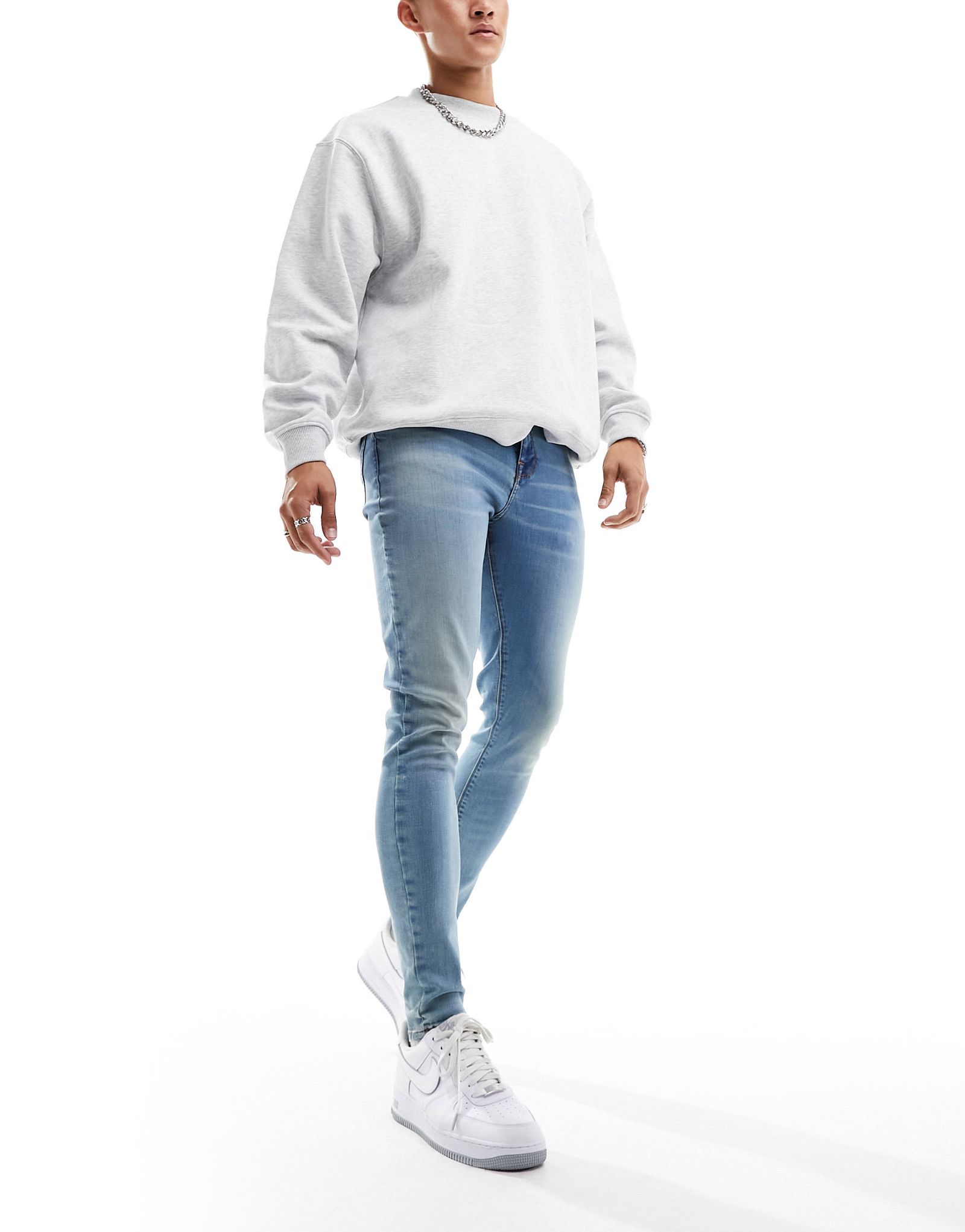 Голубой спрей на джинсах ASOS DESIGN 5490₽