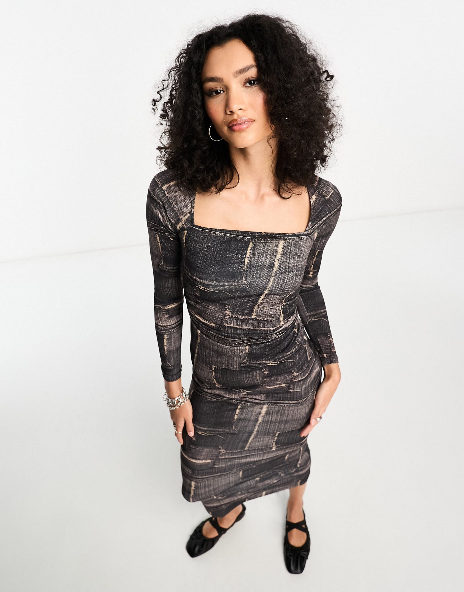 Коричневое джинсовое платье макси с квадратным вырезом и длинными рукавами COLLUSION 5390₽