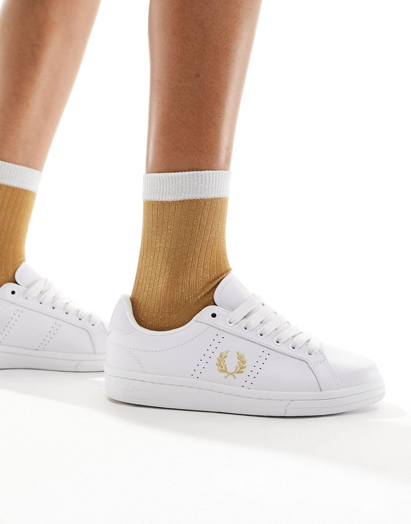 Белые кожаные кроссовки Fred Perry 25990₽