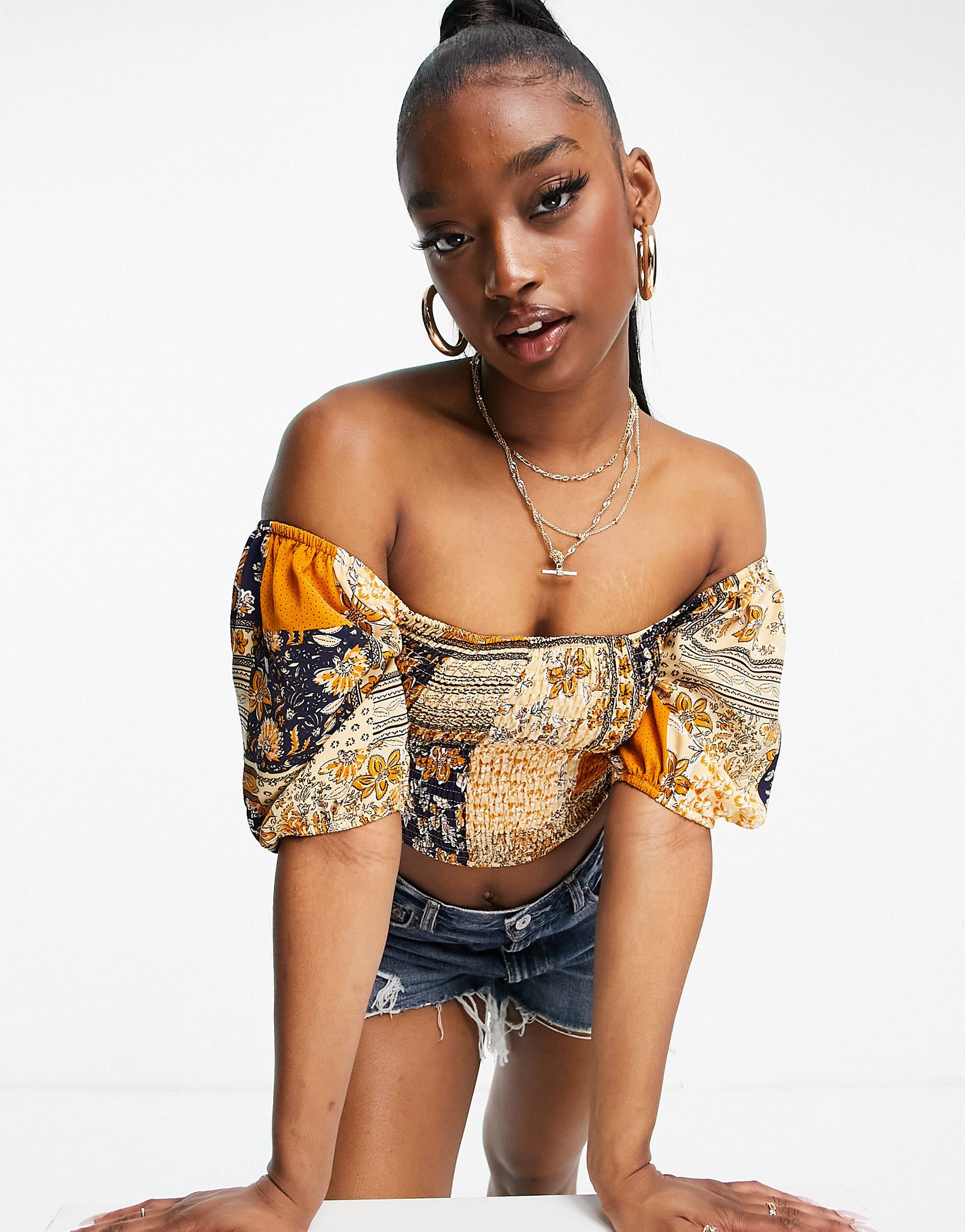 Укороченный боди с открытыми плечами и принтом в виде шарфа в стиле Parisian