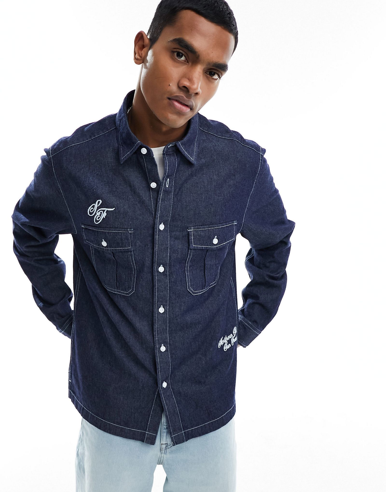 Синяя рубашка с вышивкой ASOS DESIGN 4890₽