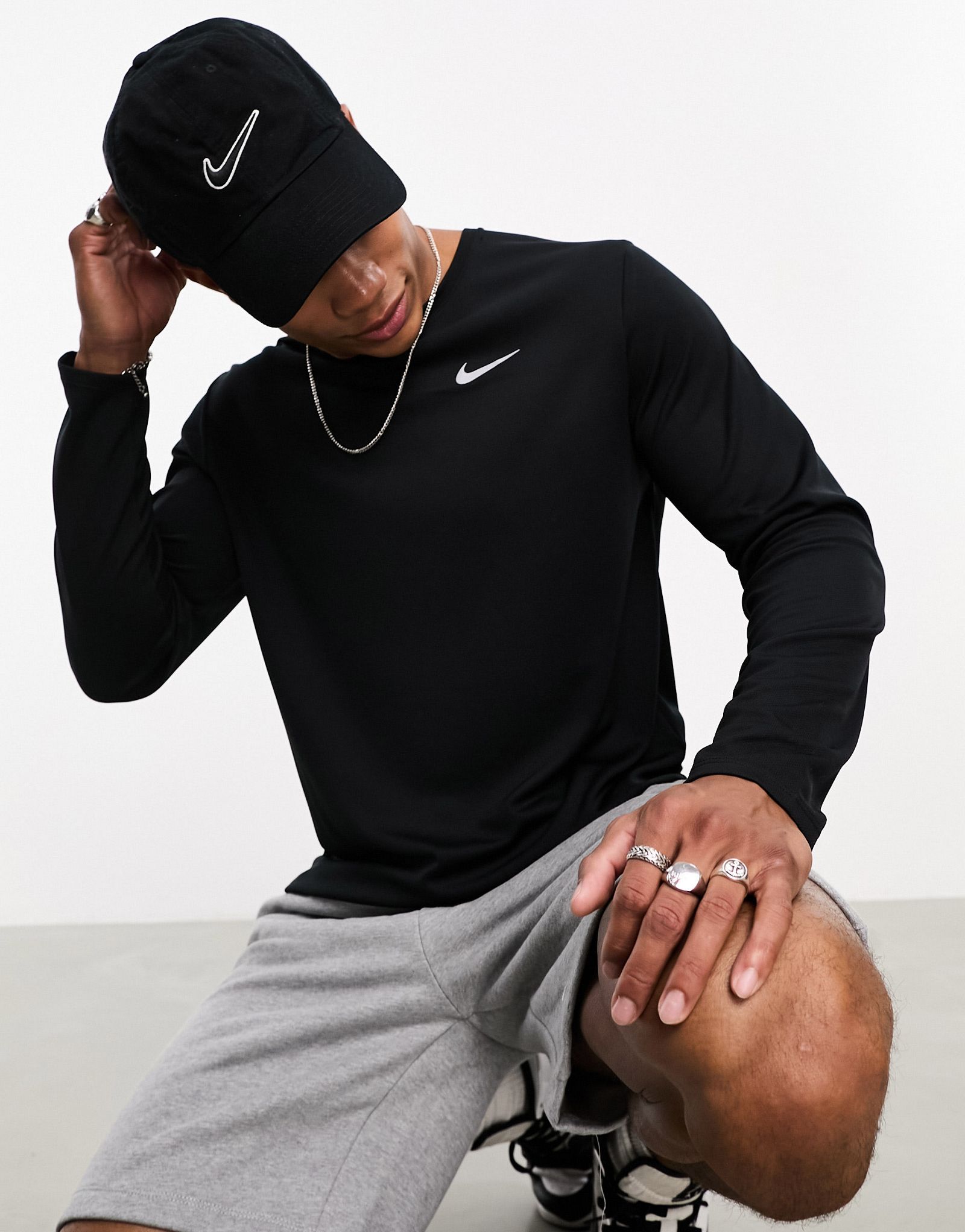 Черные лонгсливы с длинными рукавами Nike Running Dri-fit Miler 8290₽