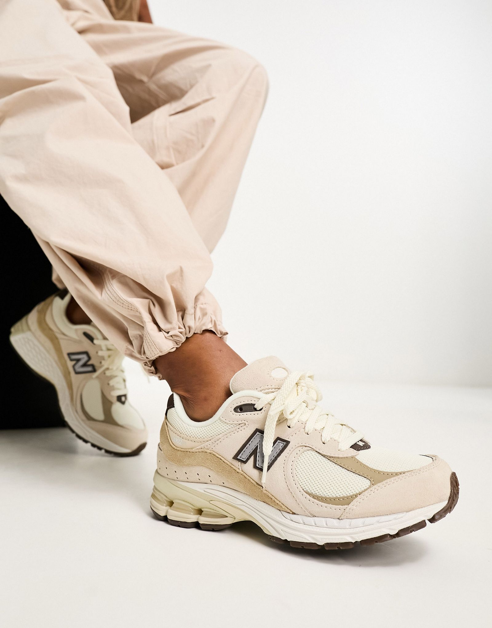 Серо-коричневые кроссовки New Balance 2002R — эксклюзивно для ASOS