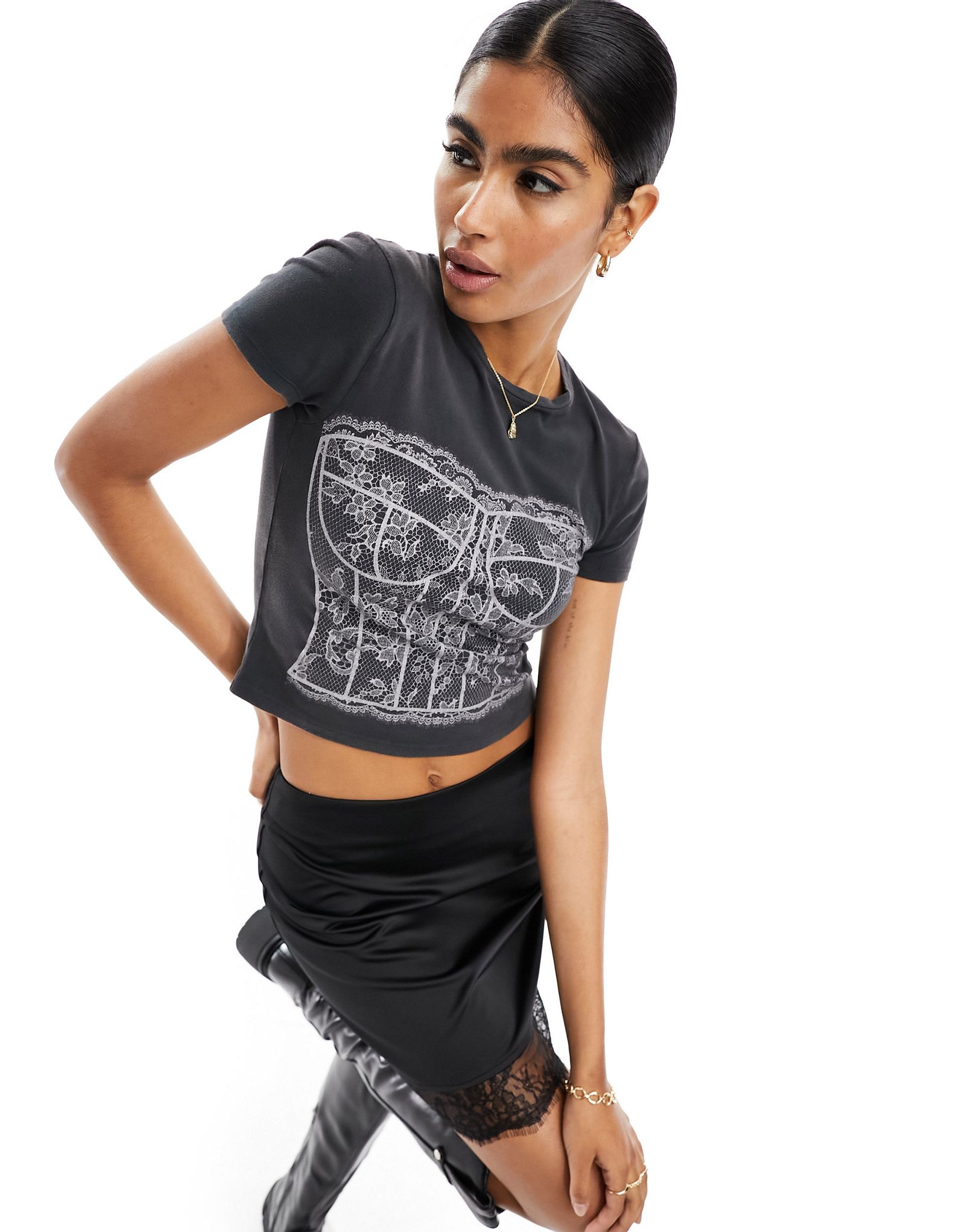 Черная футболка с корсетом и графическим принтом Miss Selfridge 2990₽