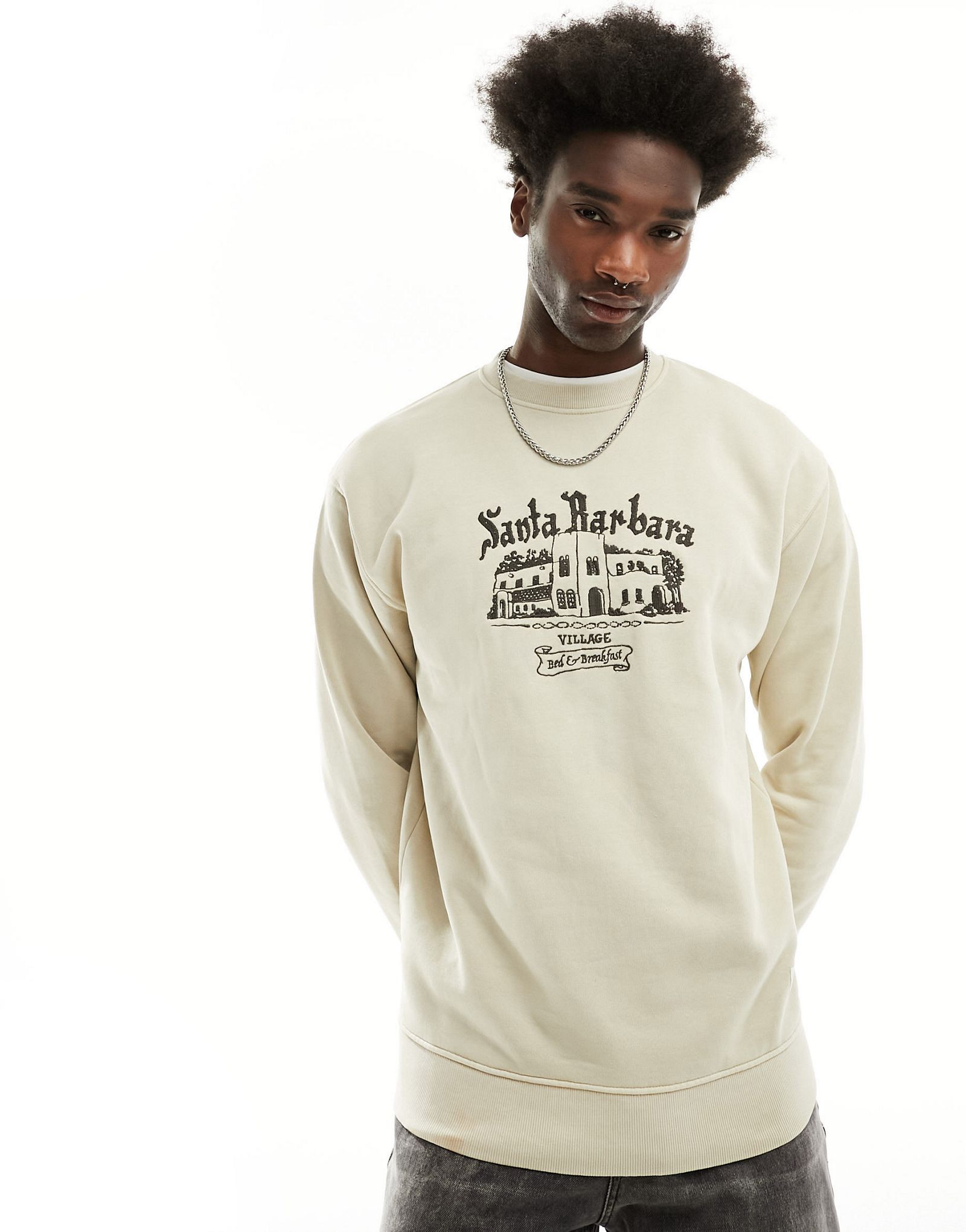Бежевый свитшот Pull-Bear Santa Barbara 5590₽