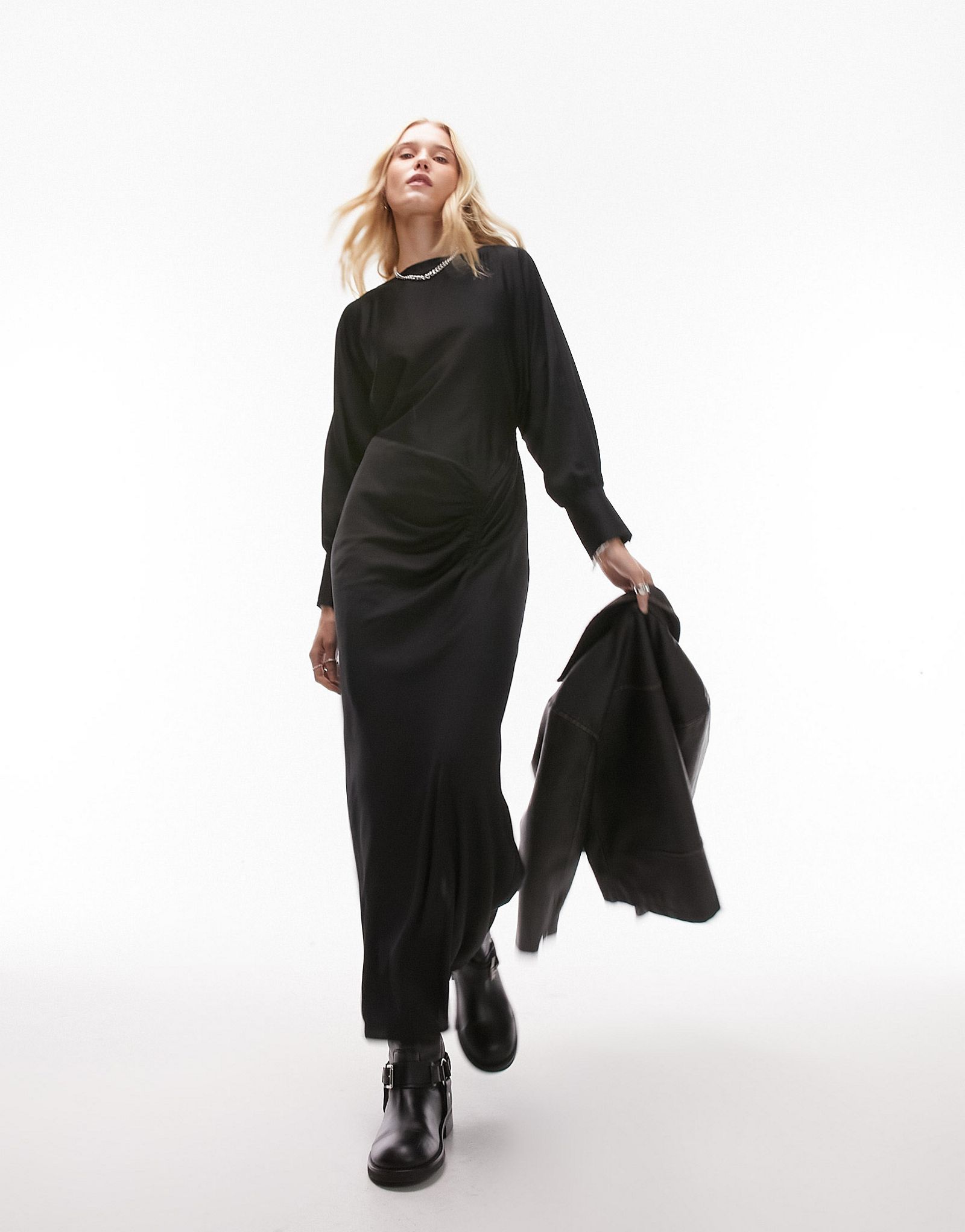 Черное платье миди со сборками и длинными рукавами и принтом Topshop 9190₽