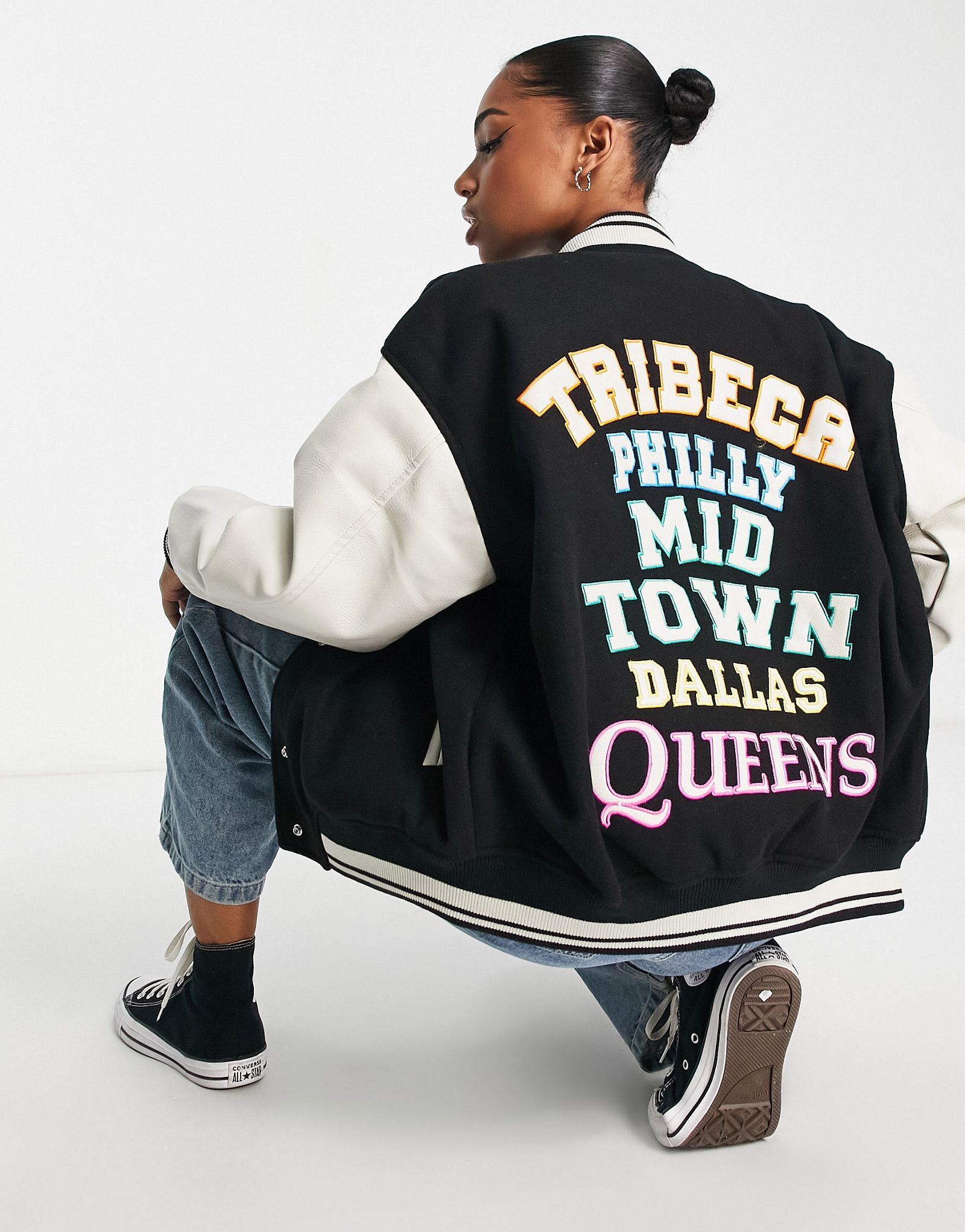 Черный университетский бомбер оверсайз Pull-Bear 10990₽