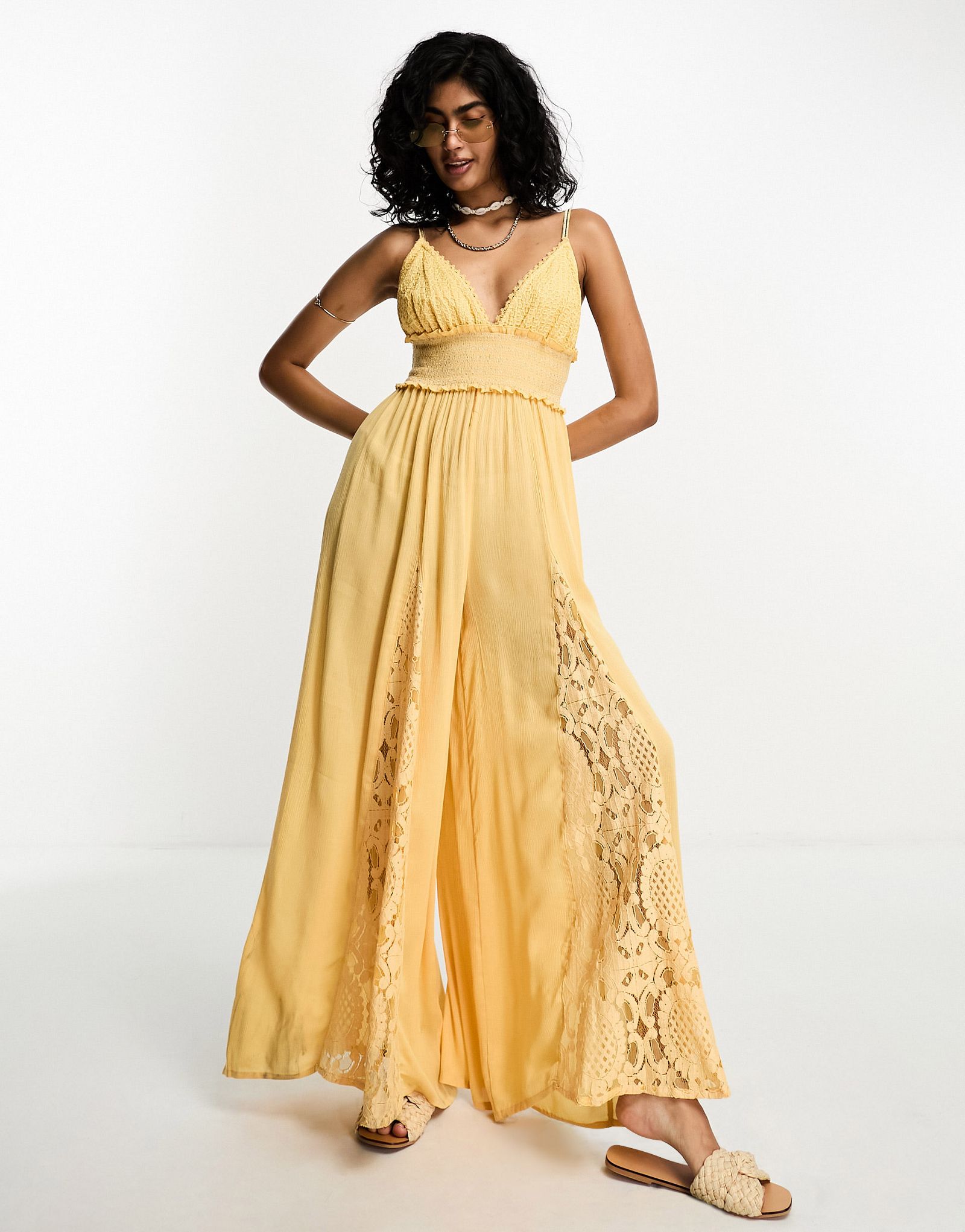 Оранжевый пляжный комбинезон широкого кроя с кружевной отделкой River Island 3390₽