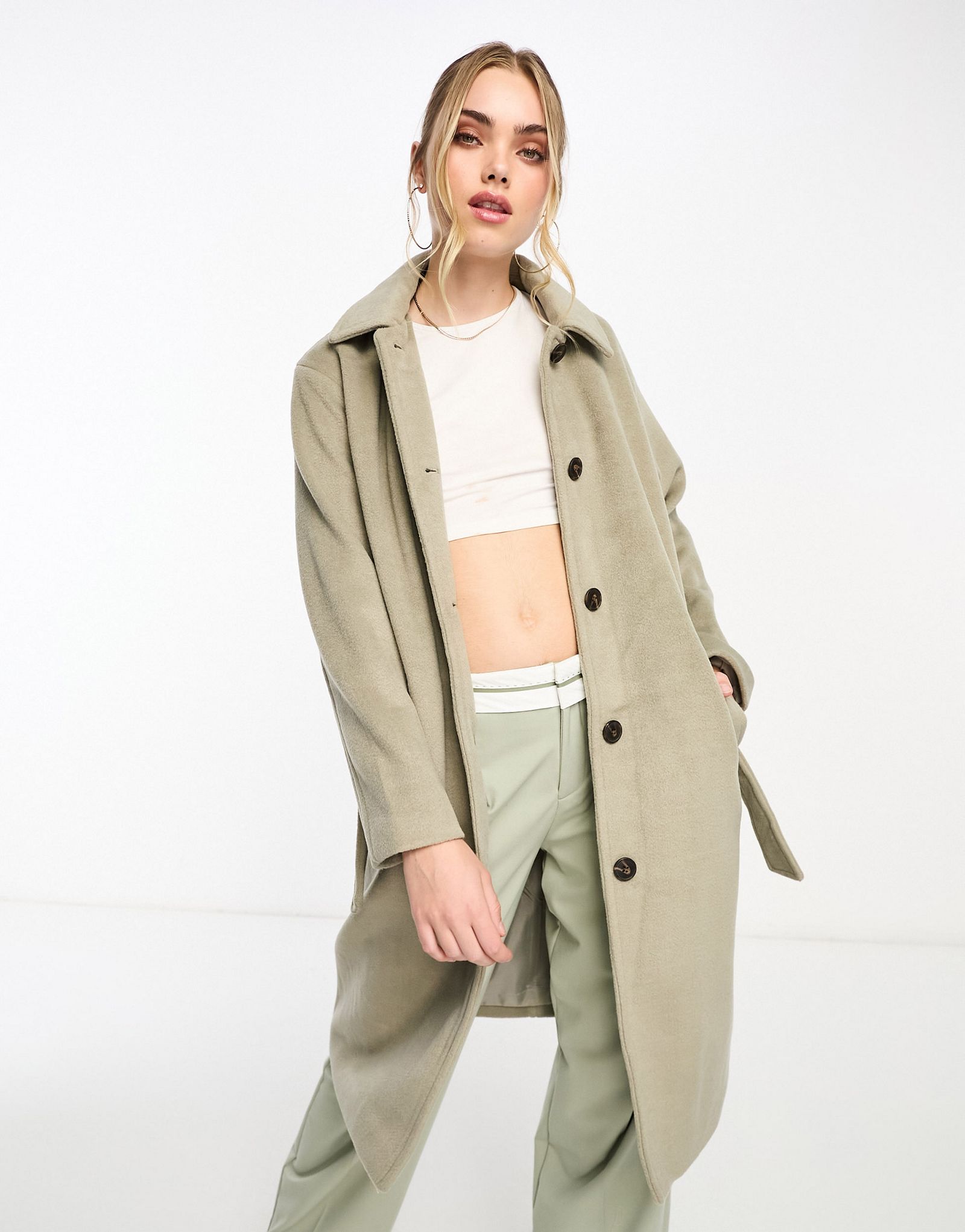 Длинная куртка с поясом Vero Moda цвета хаки 15090₽