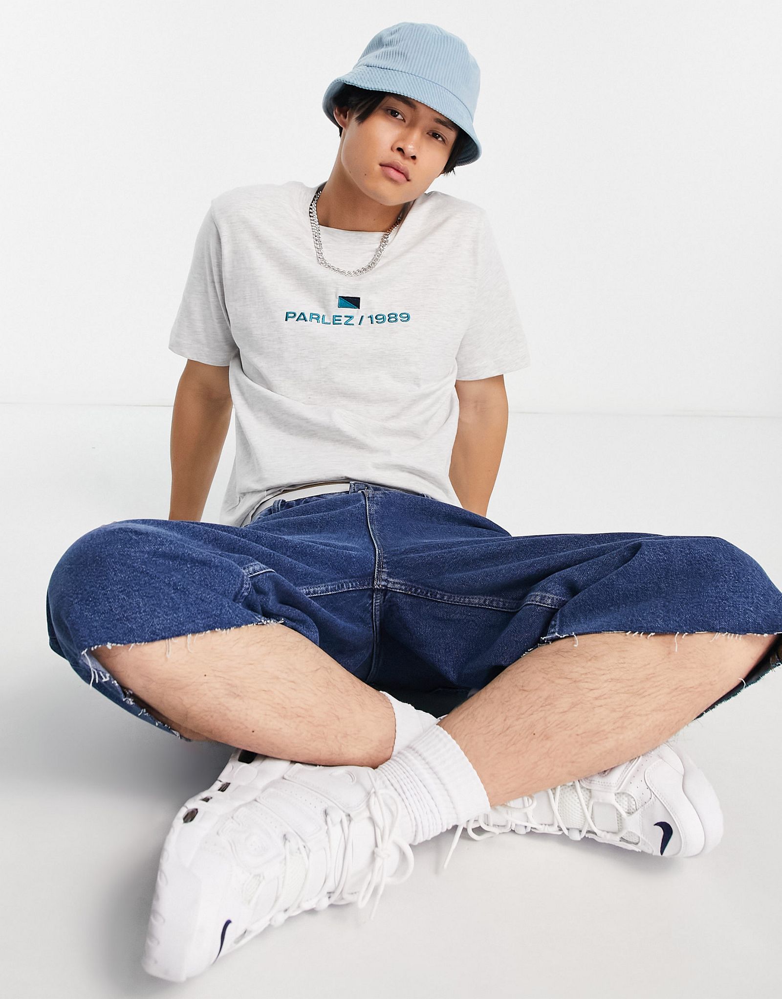 Серая футболка с вышивкой Parlez Cardinal 4990₽