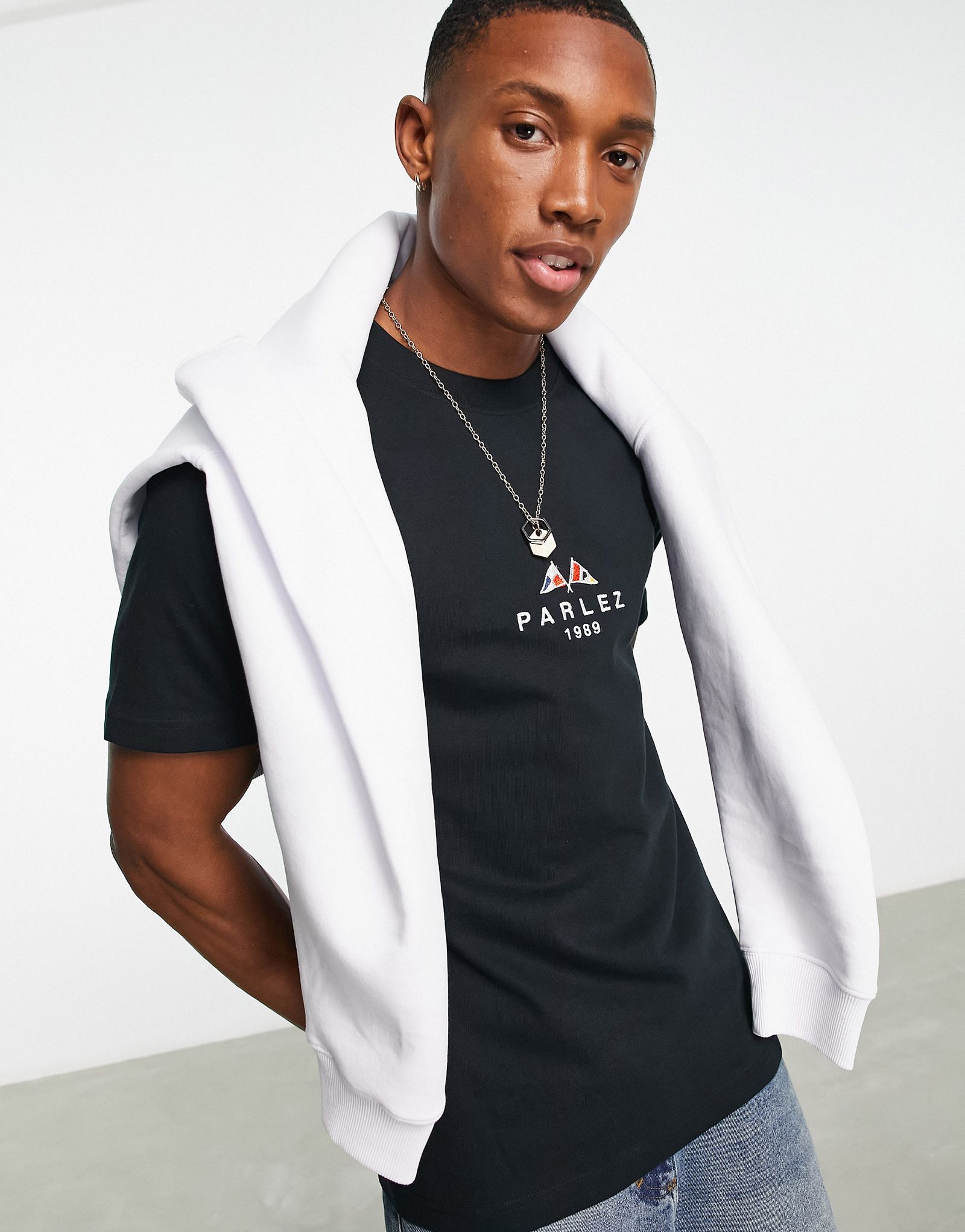 Черная футболка с вышивкой Parlez iroko 4990₽