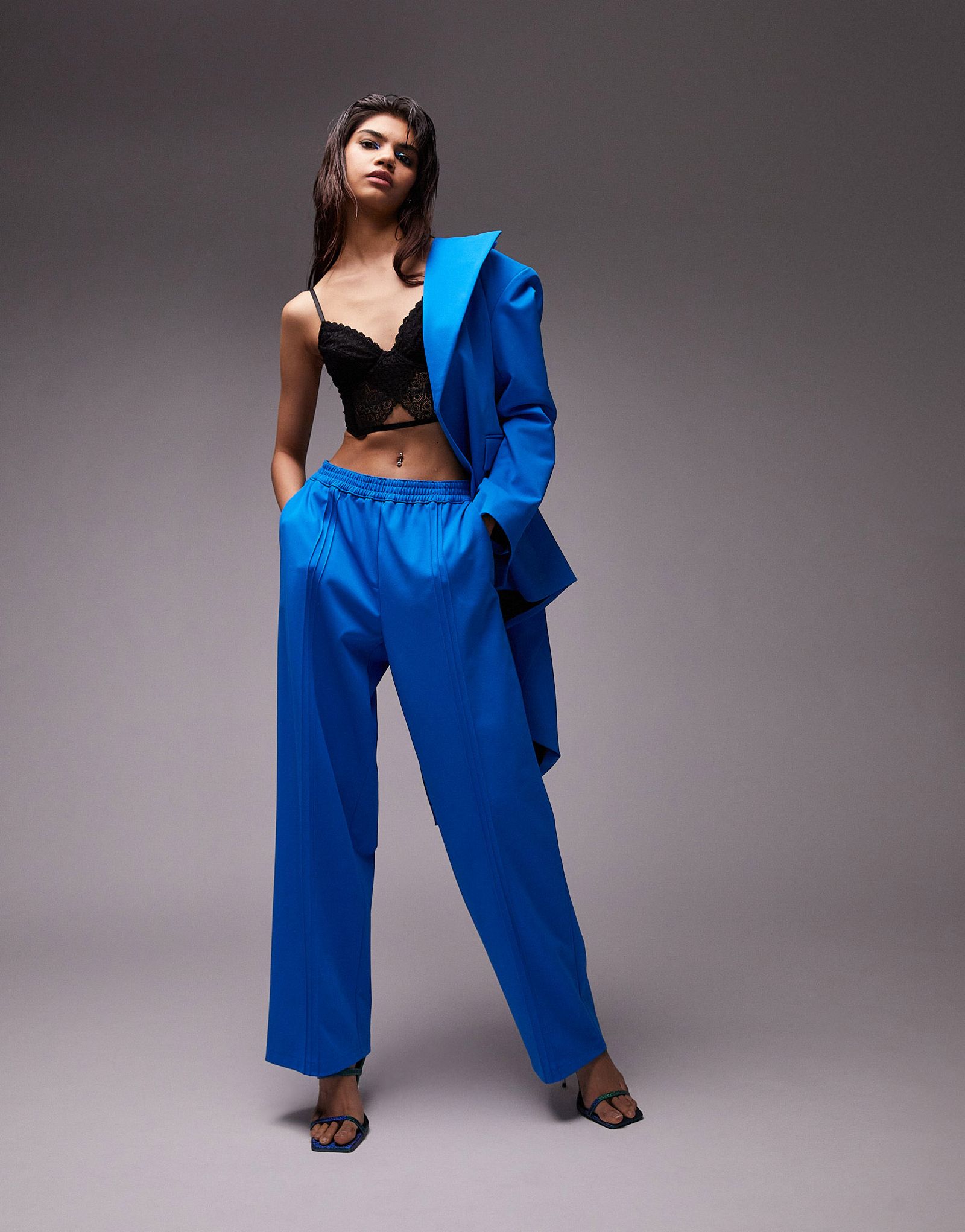 Скроенные джоггеры Topshop лазурного цвета с эластичной резинкой на талии часть комплекта 9090₽