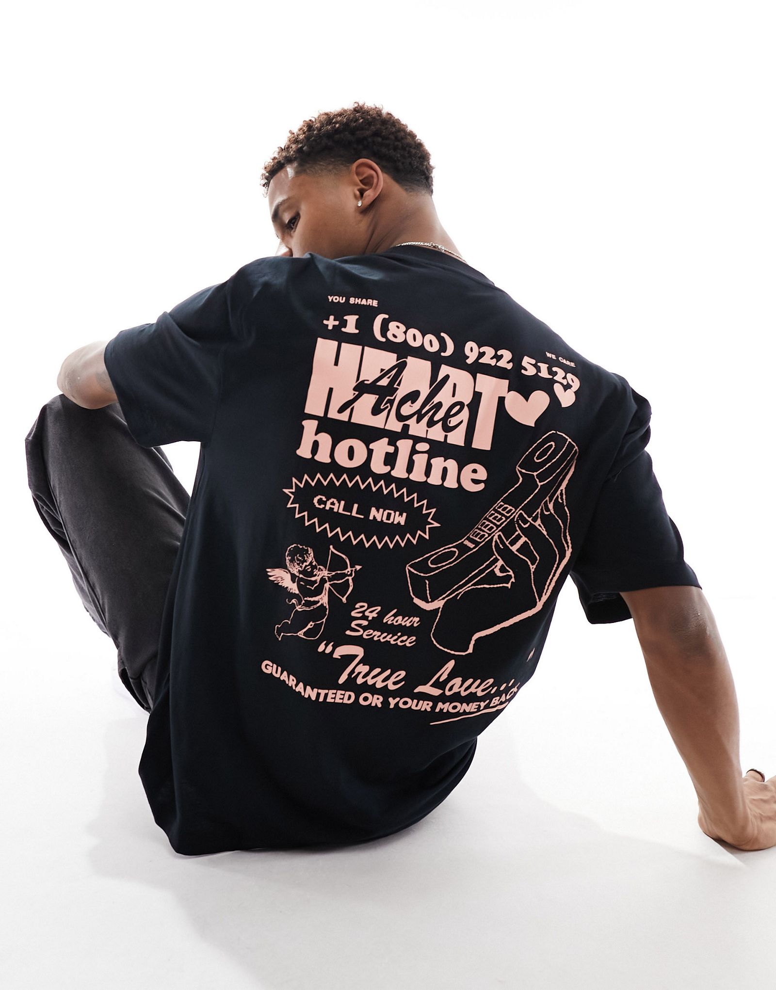 Черная оверсайз-футболка с мультяшным принтом на спине ASOS DESIGN 4890₽