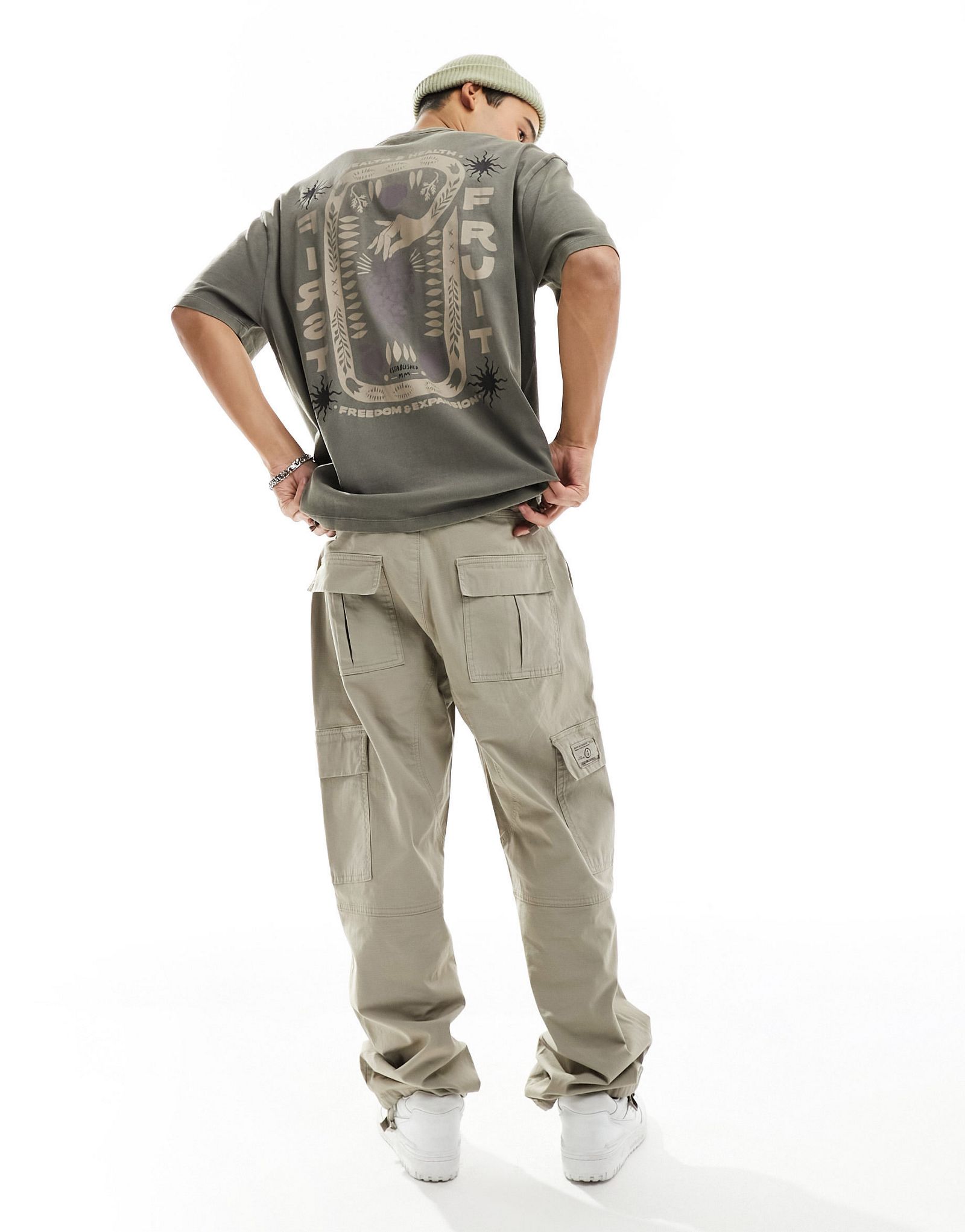 Светло-коричневая футболка оверсайз-тяжелого цвета с абстрактным художественным принтом на спине ASOS DESIGN 2490₽