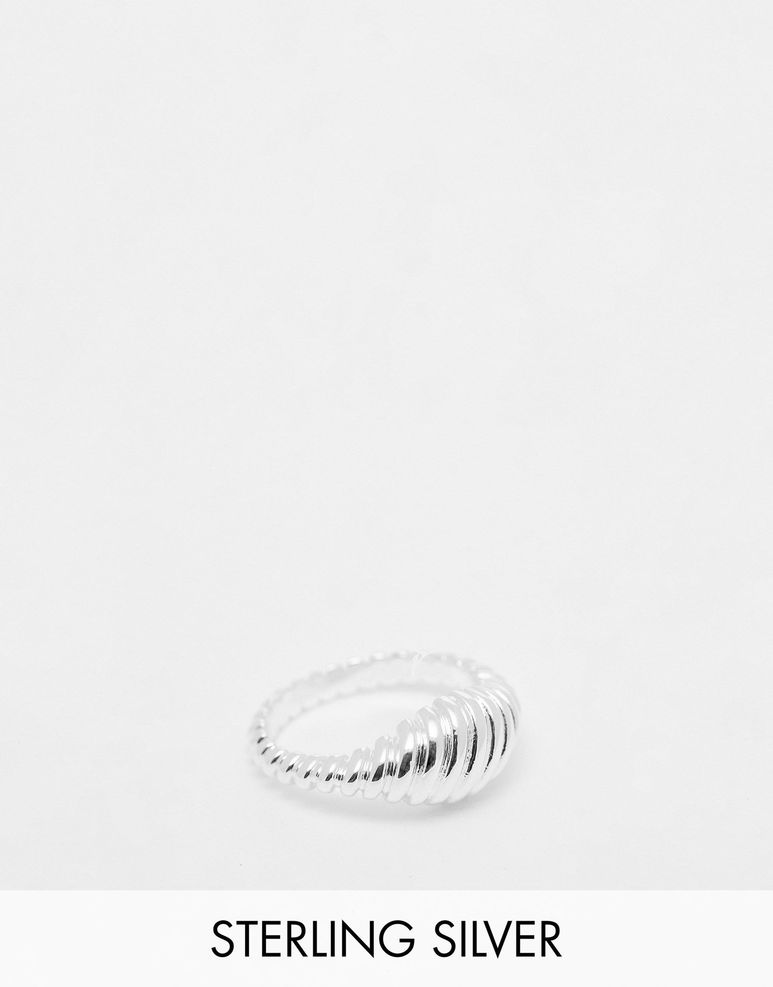 Массивное текстурированное серебряное кольцо с покрытием 18 карат Pieces 2690₽