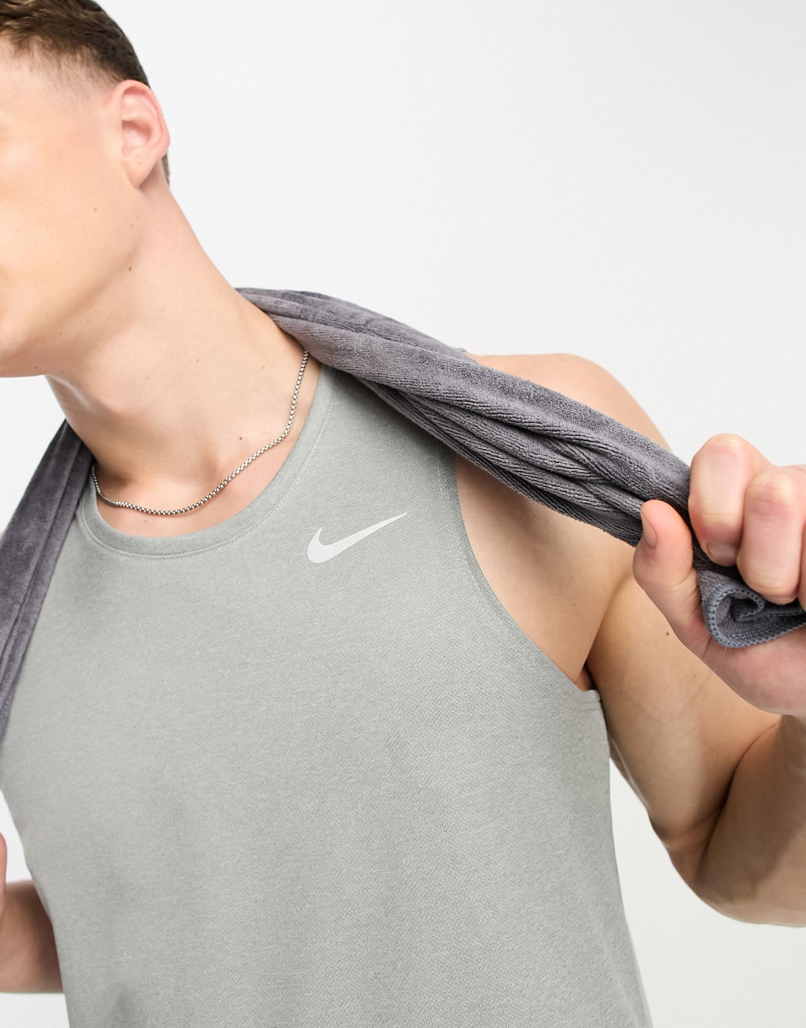 Серая майка Nike Running Dri-FIT Miler 5390₽