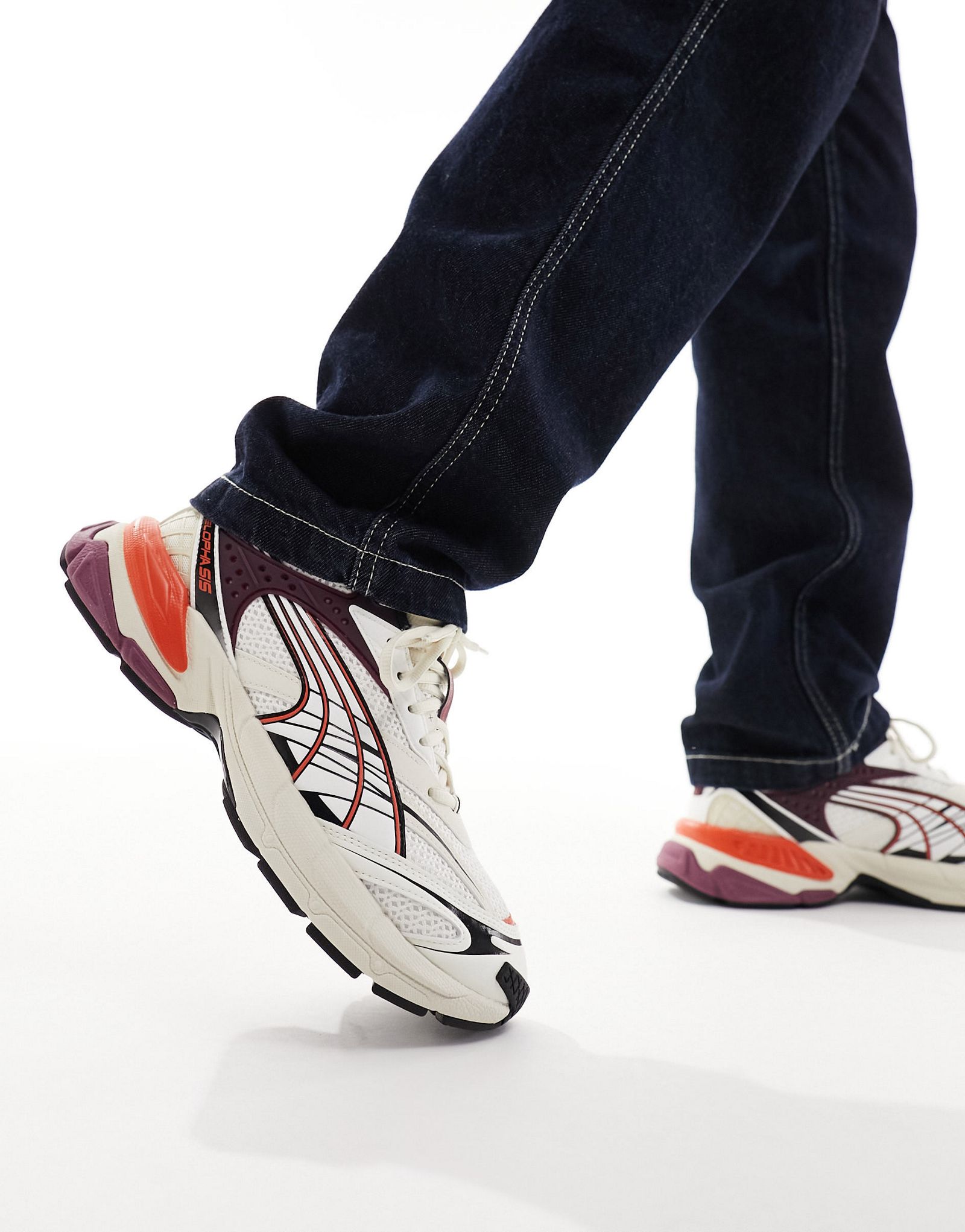 Бело-бордовые кроссовки PUMA Velophasis Technisch 9190₽