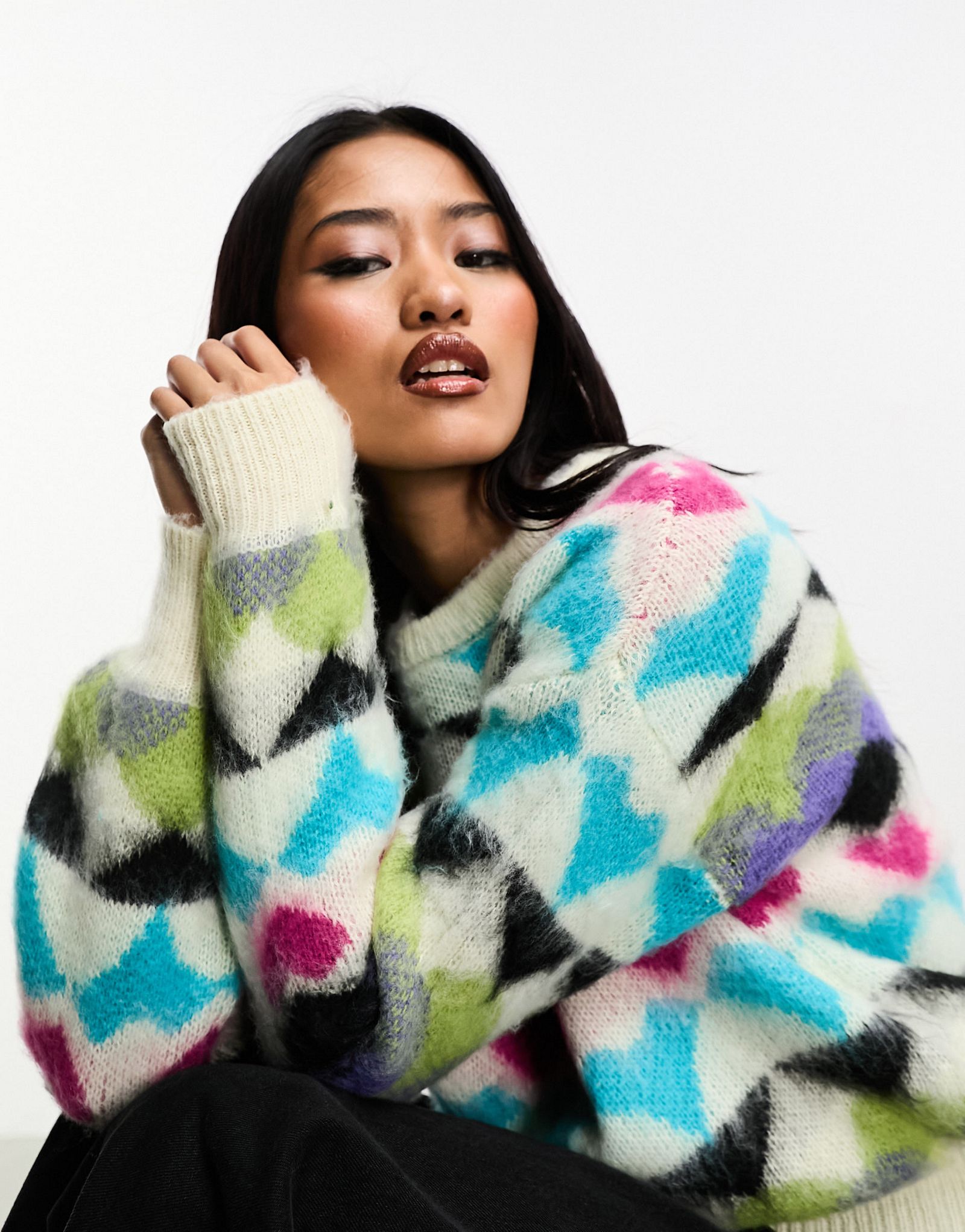 Бежевый пушистый свитер с узором в виде сердечек Noisy May 8790₽