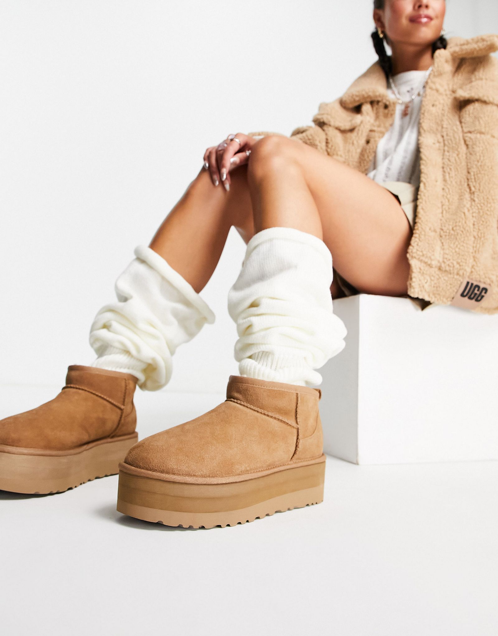 Сапоги на платформе UGG Classic Ultra Mini каштанового цвета