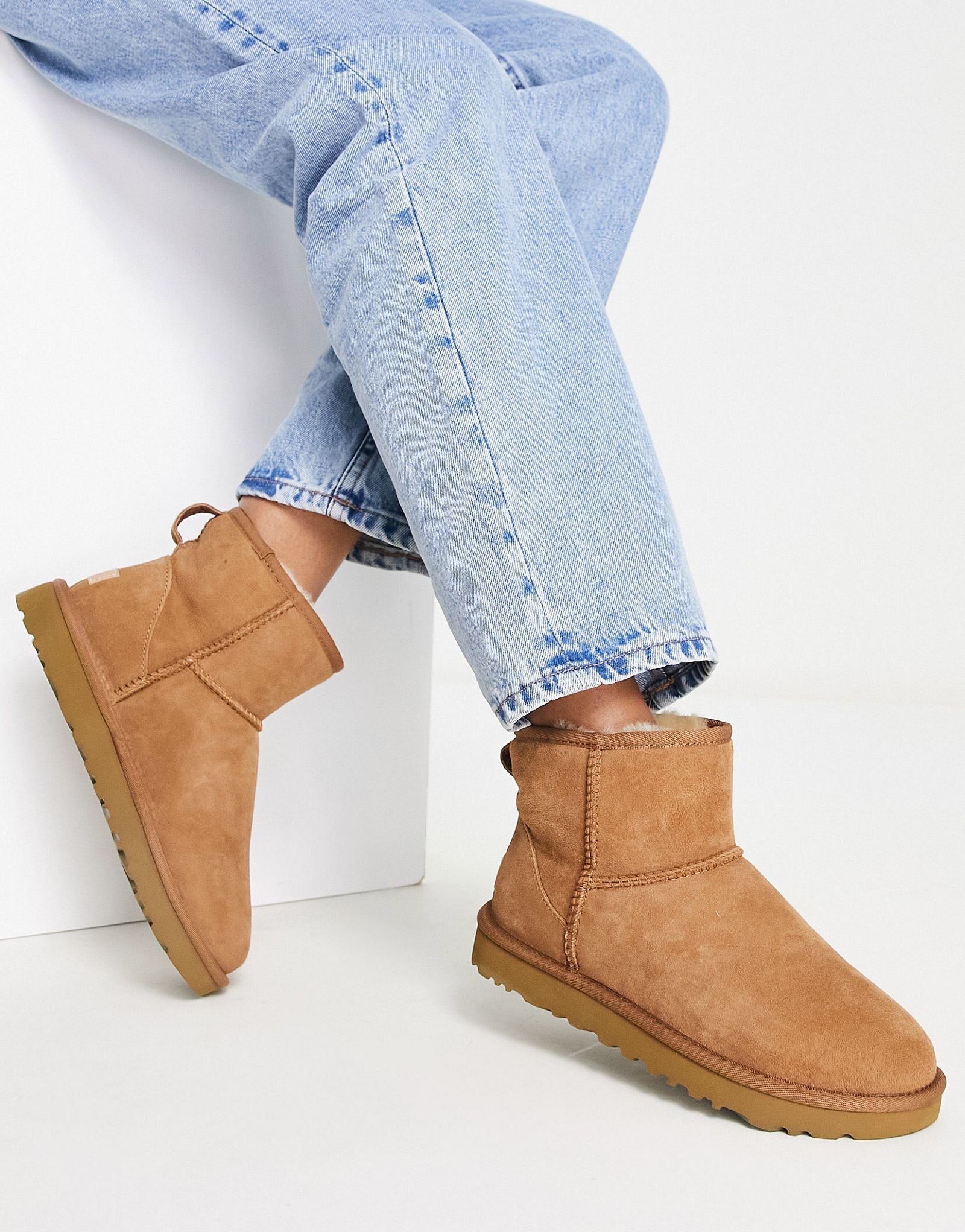 Коричневые ботинки UGG classic mini ii