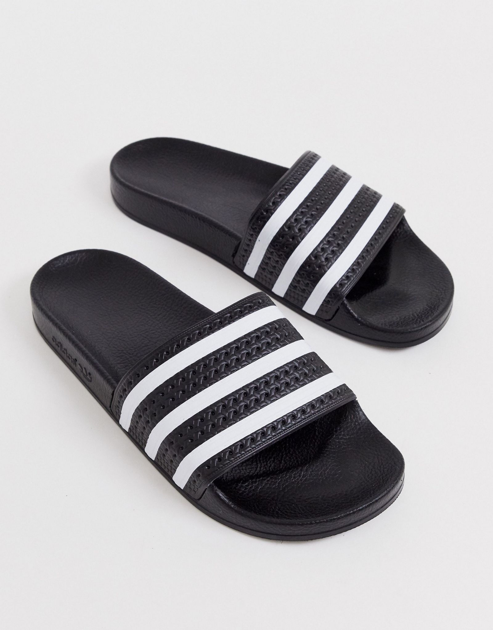 Черные шлепанцы adidas Originals Adilette 4490₽