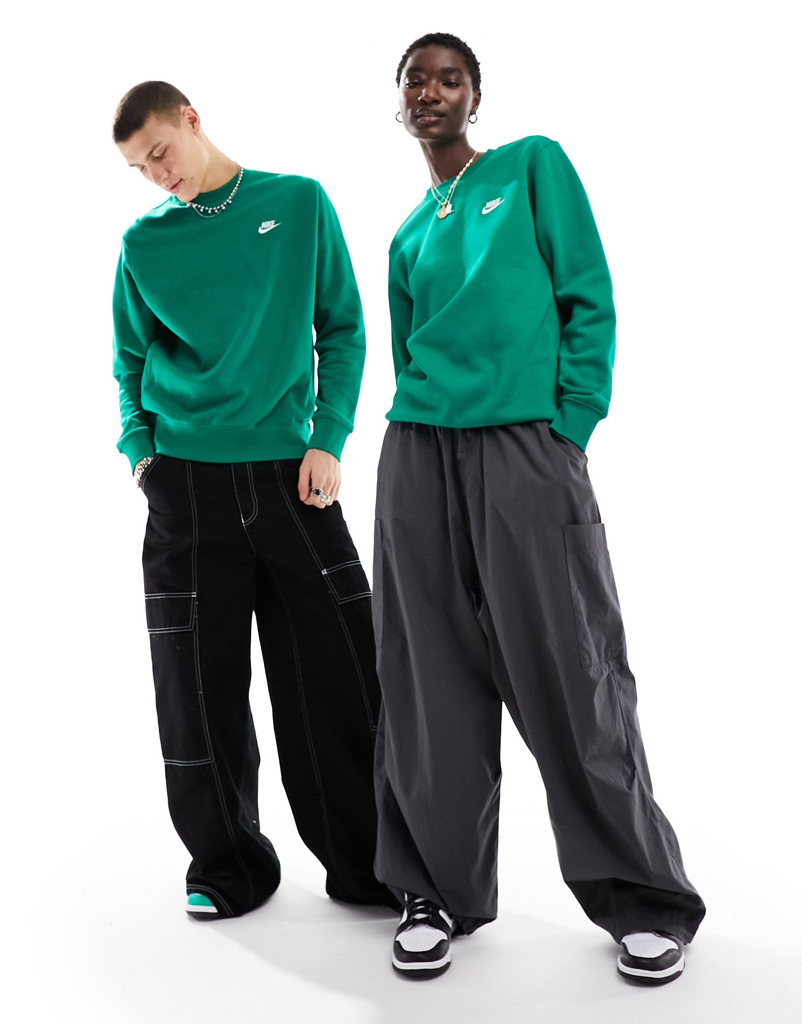 Зеленый свитшот унисекс Nike Club 6090₽