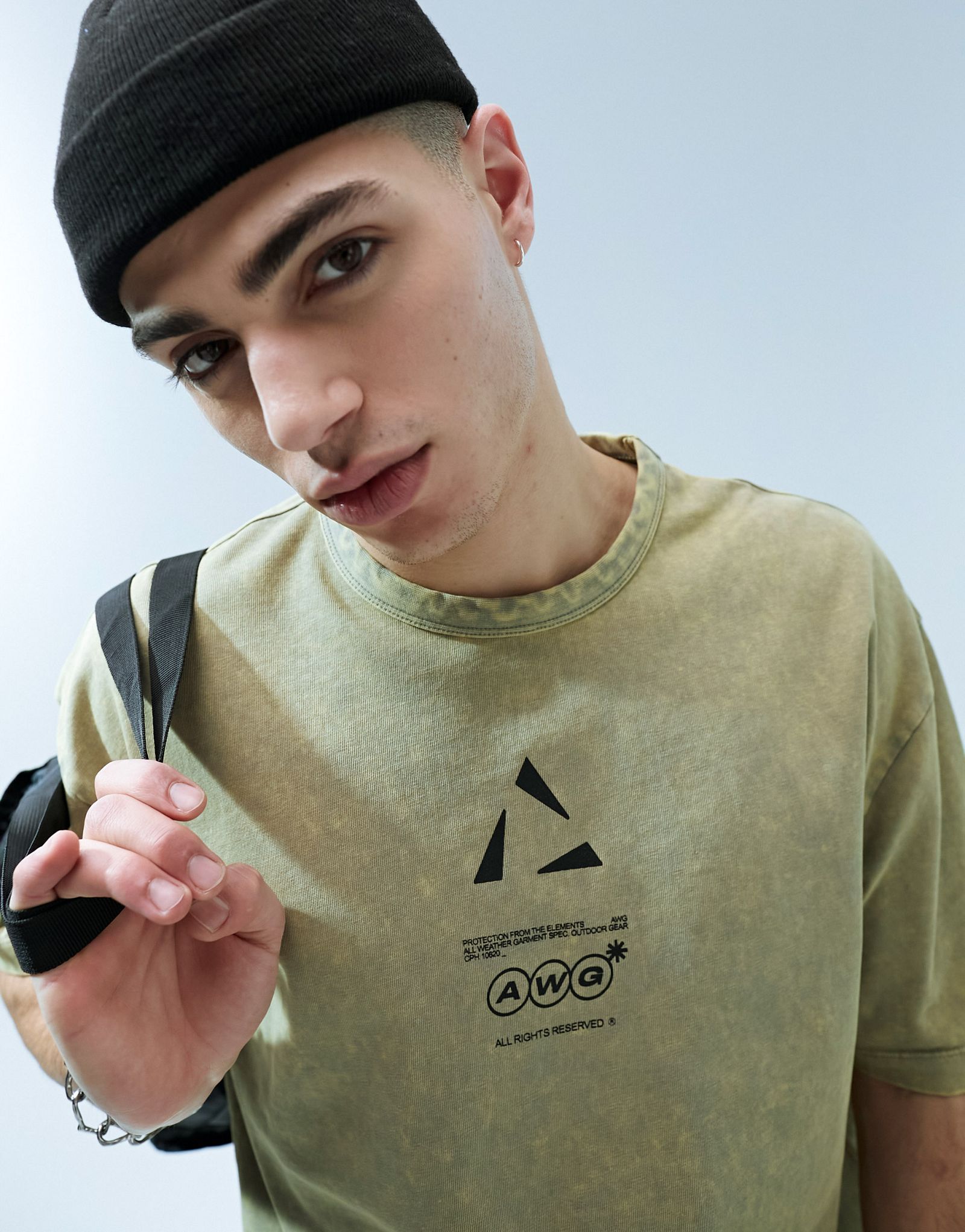 Объемная футболка цвета хаки оверсайз с принтом на груди ASOS DESIGN 4890₽