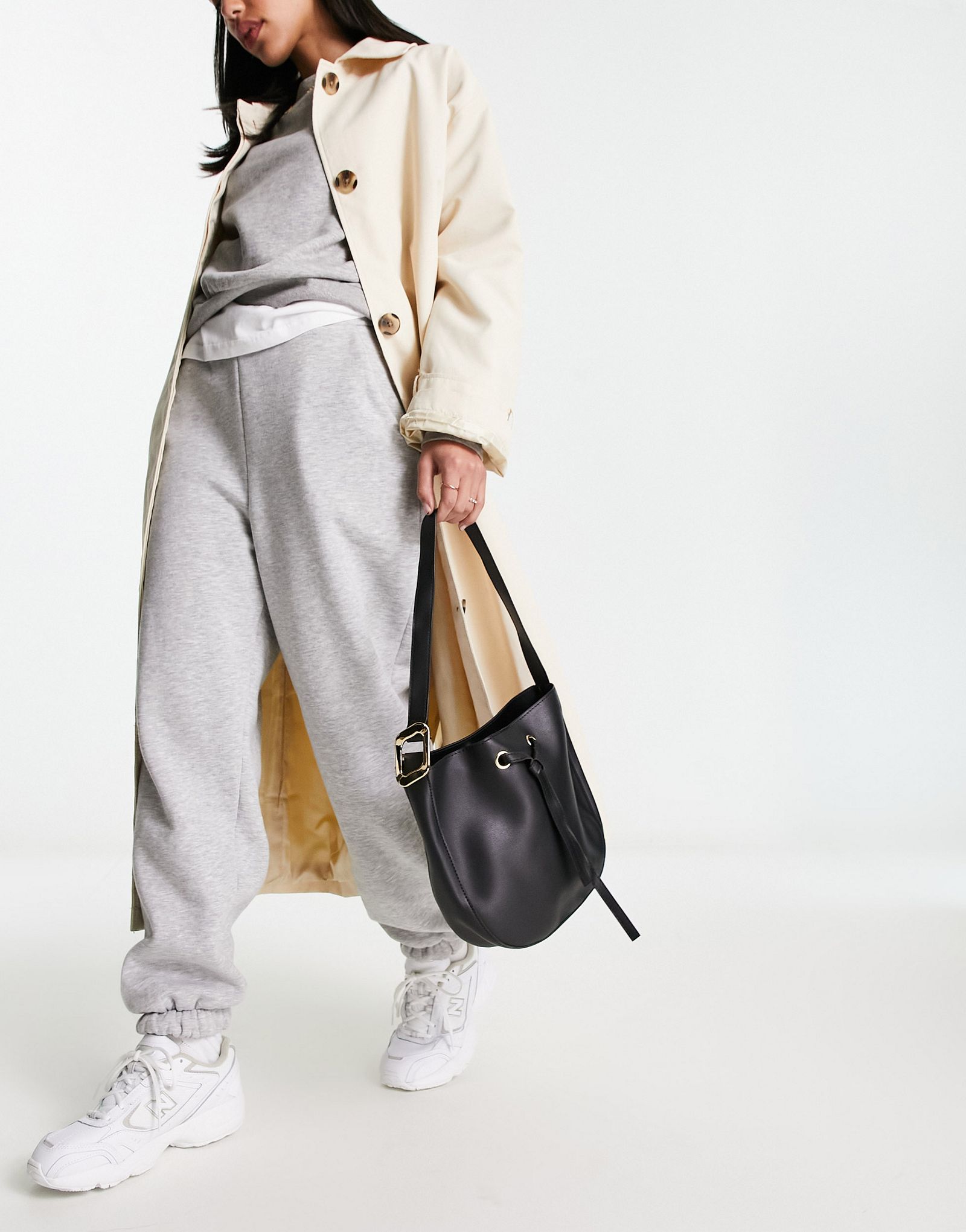 Черная сумка через плечо French Connection в форме полумесяца 10090₽