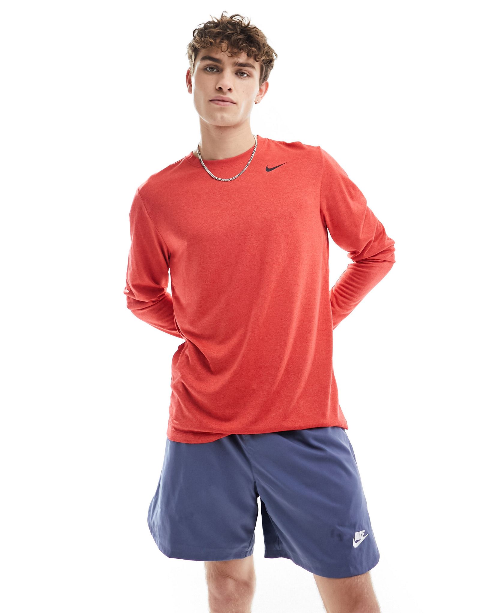 Красная футболка с длинными рукавами Nike Training Dri-FIT Legend 3490₽