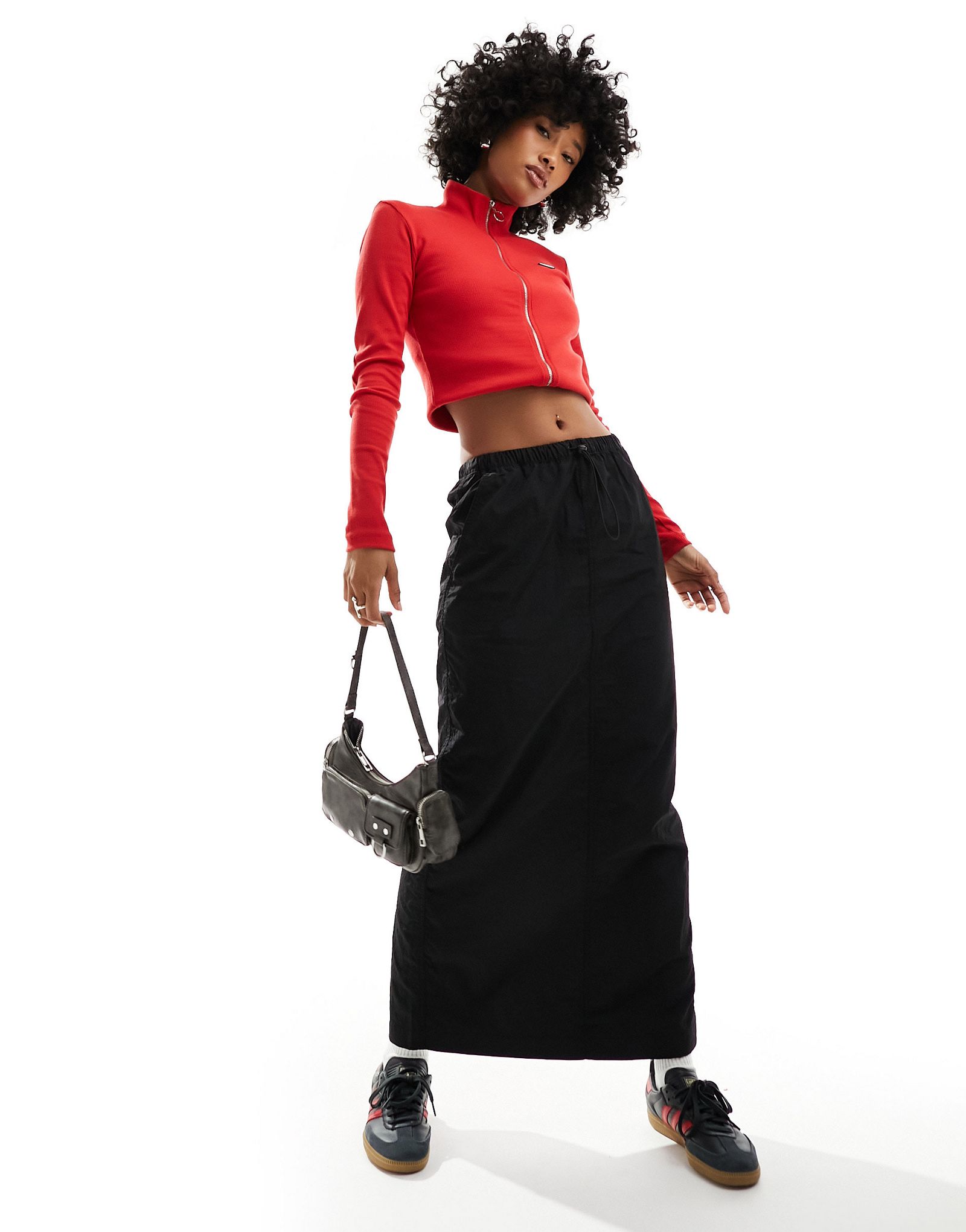 Черная нейлоновая юбка макси с кулиской Monki 3390₽