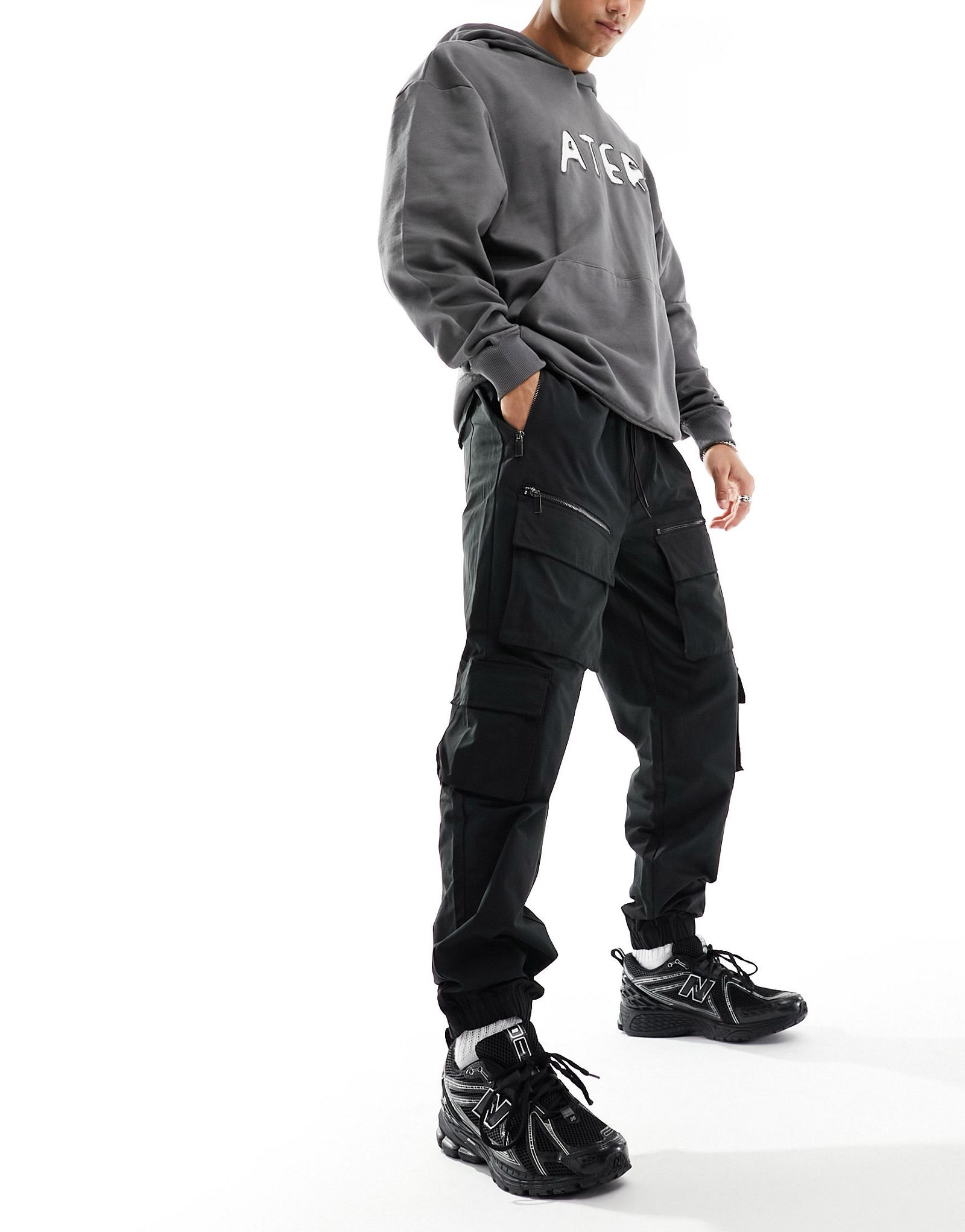 Черные брюки-карго с несколькими карманами River Island 7790₽