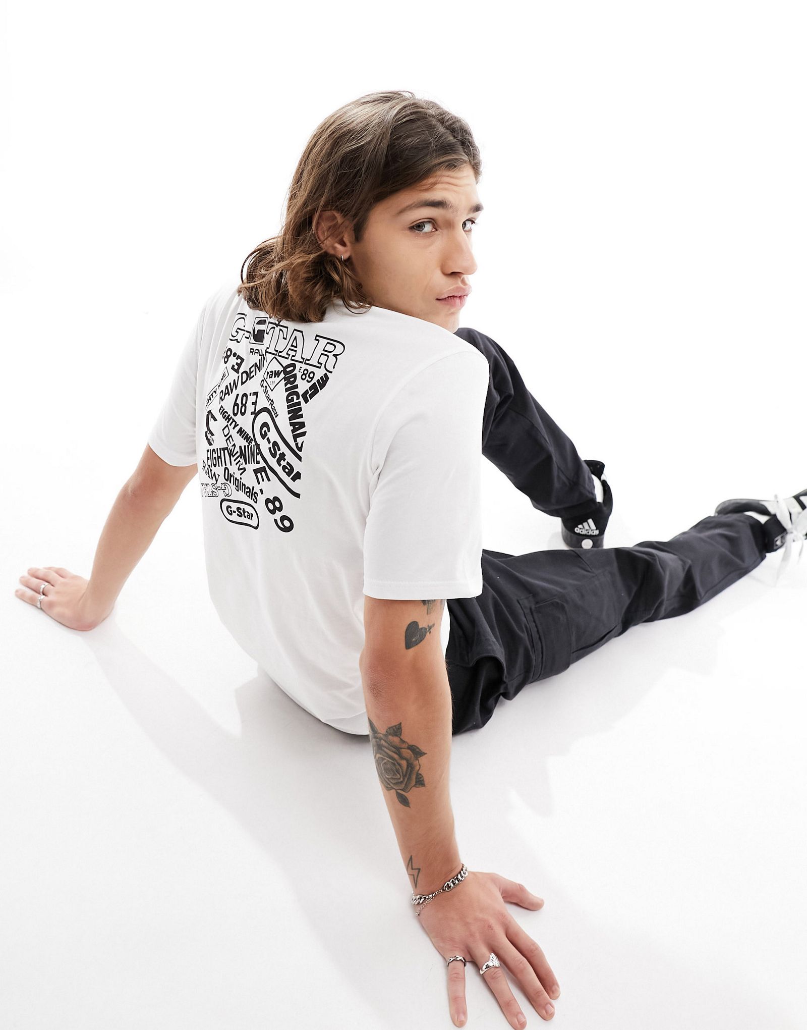 Белая футболка G-Star с принтом на груди и спине 8490₽