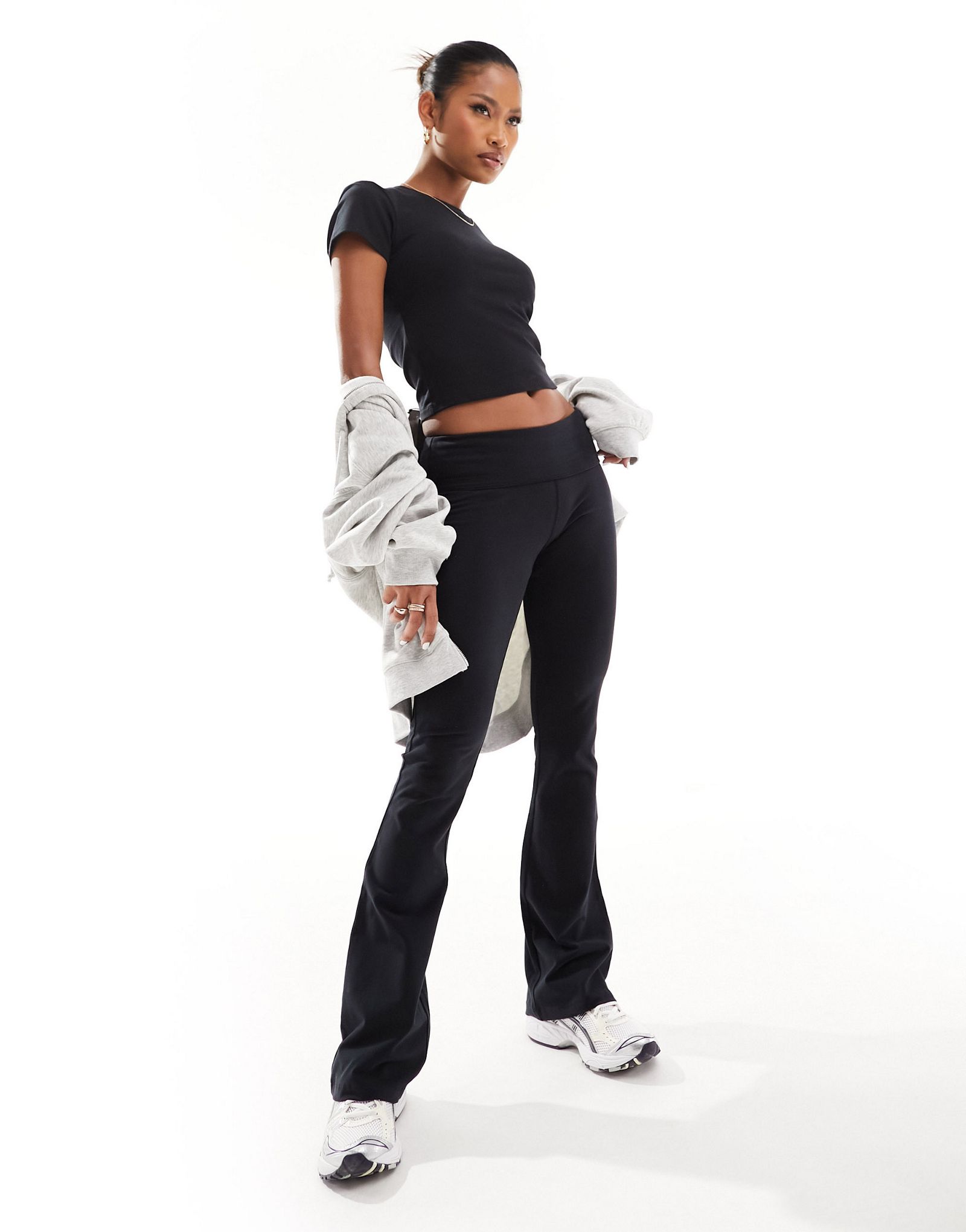 Узкие расклешенные леггинсы черного цвета из мягкой на ощупь ткани ASOS 4505 Icon 5490₽