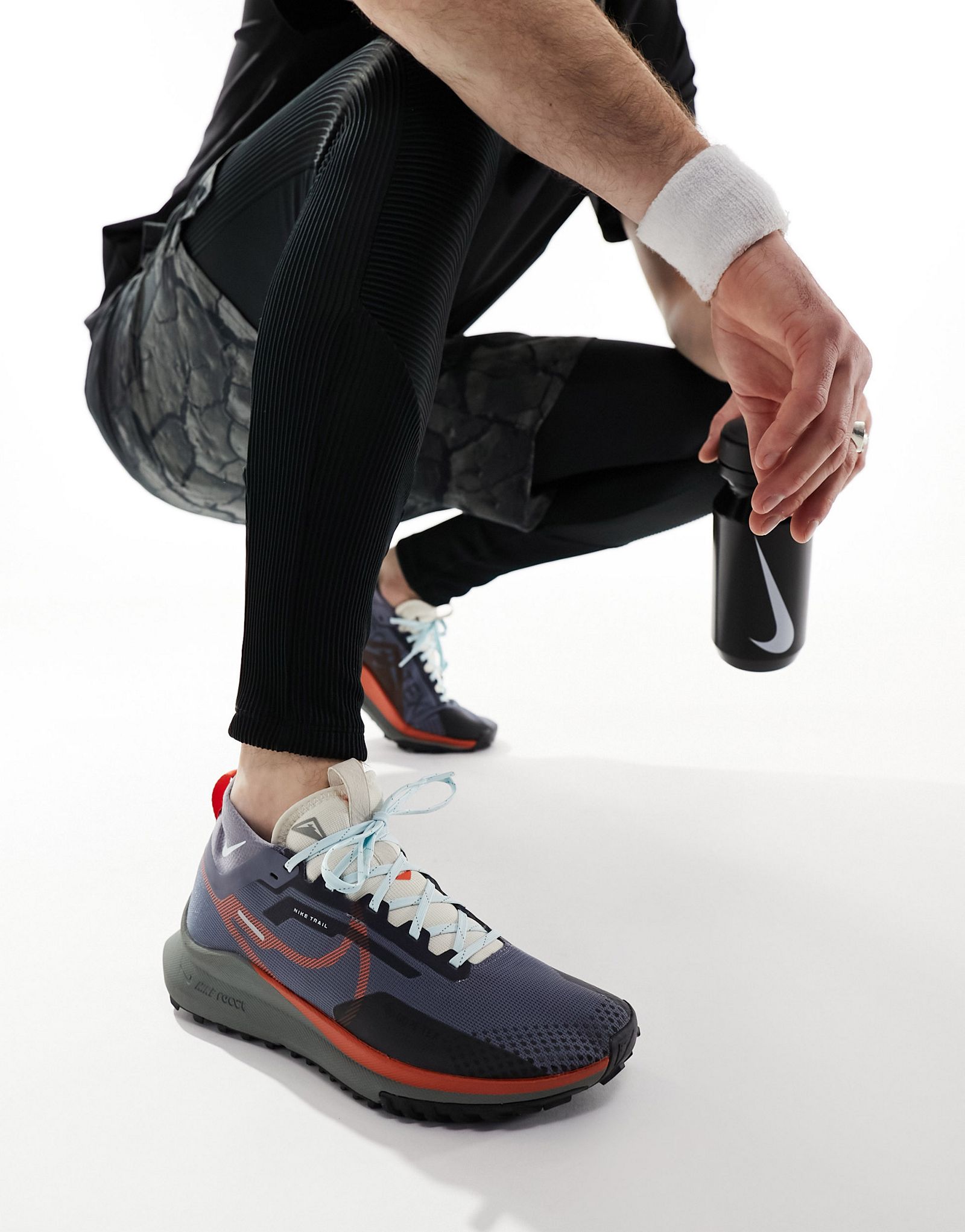 Серые кроссовки Nike Running Pegasus Trail 4 GORE-TEX 10890₽