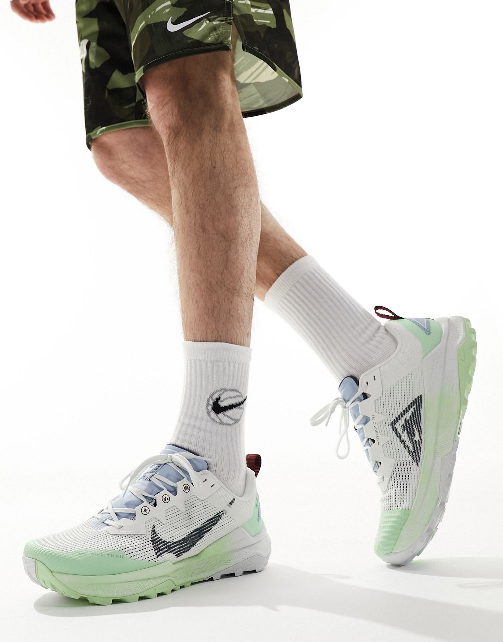 Зелено-белые кроссовки Nike Running Wildhorse 8 10090₽