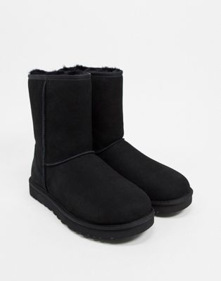 Короткие ботинки UGG черного цвета