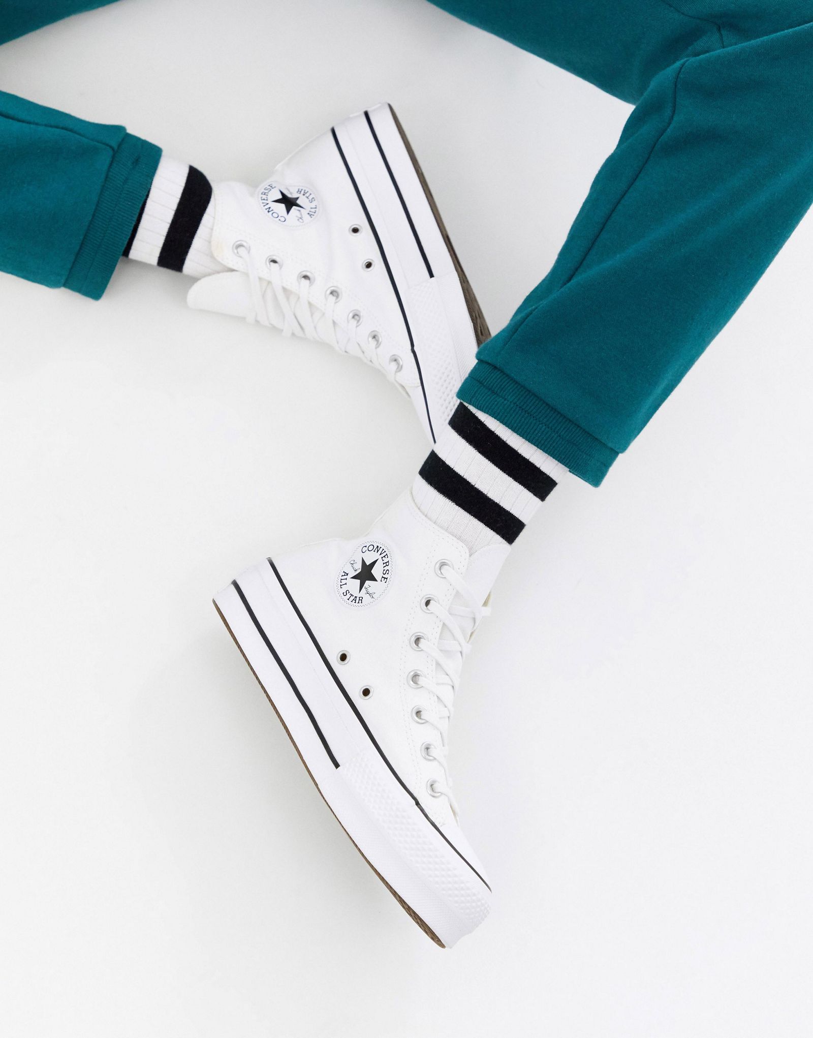 Кеды на платформе Converse Chuck Taylor All Star Hi Lift белого цвета 14090₽