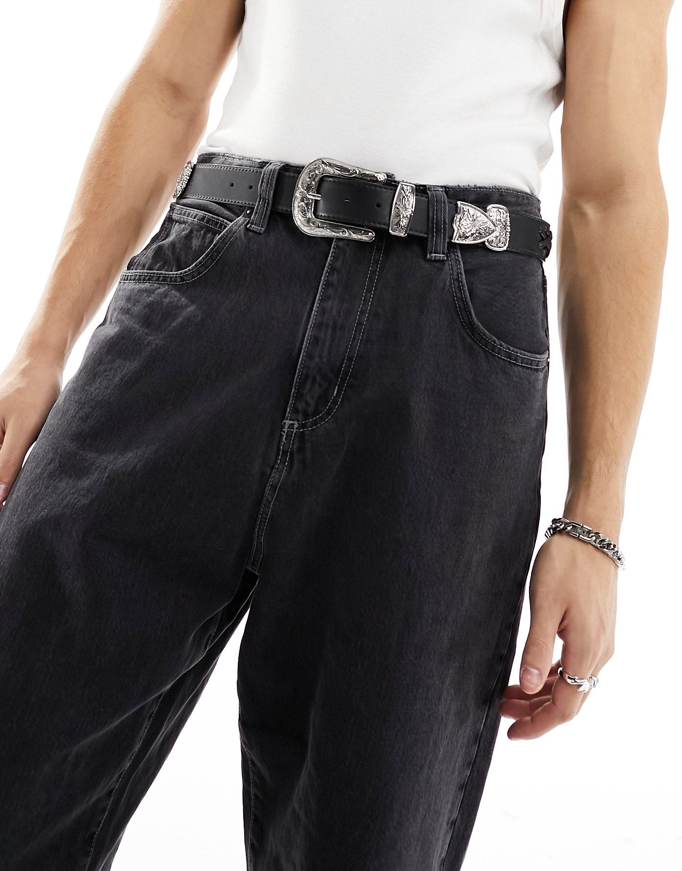 Черный ремень из искусственной кожи с плетением и серебряной фурнитурой ASOS DESIGN 4690₽