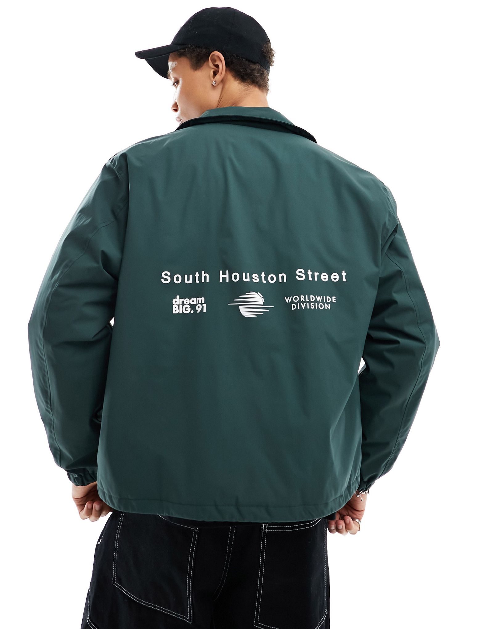 Зеленая куртка Pull-Bear STWD 8090₽