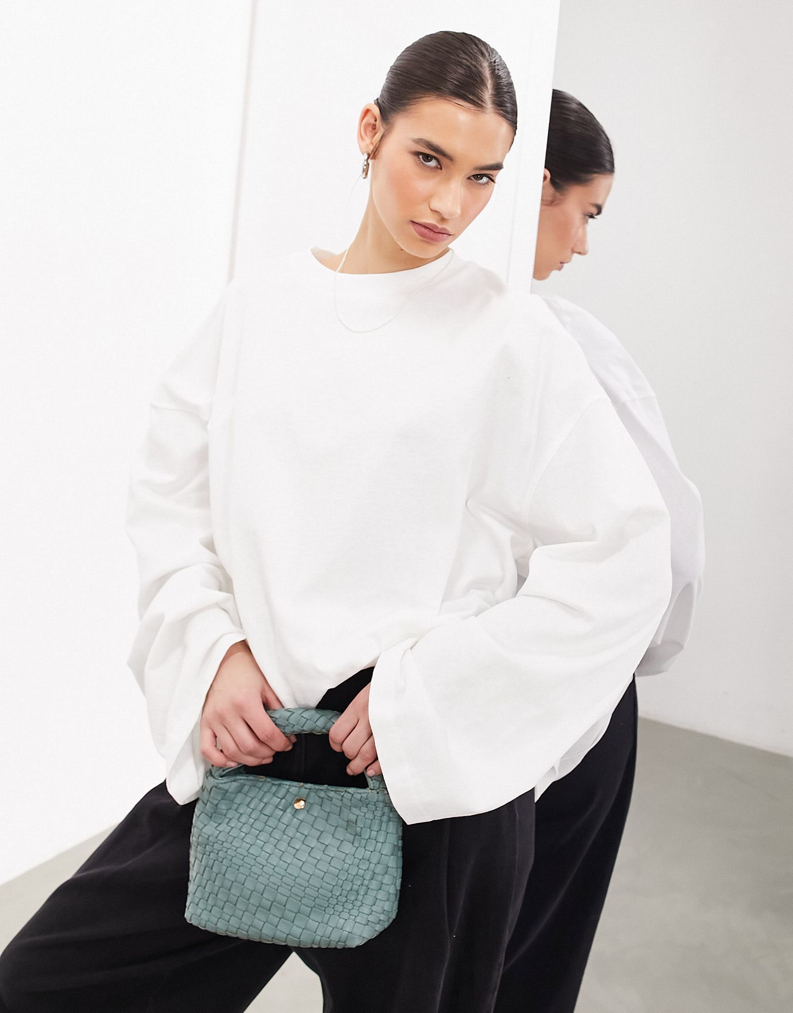 Белая объемная футболка премиум-класса с длинными рукавами ASOS EDITION 6490₽