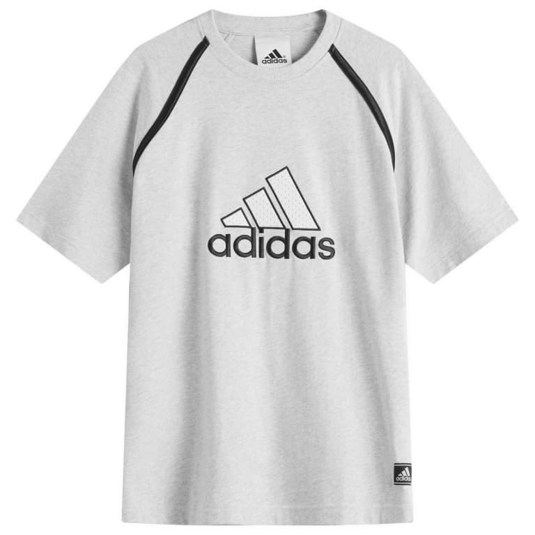 Спортивная футболка со значком Adidas light grey heather