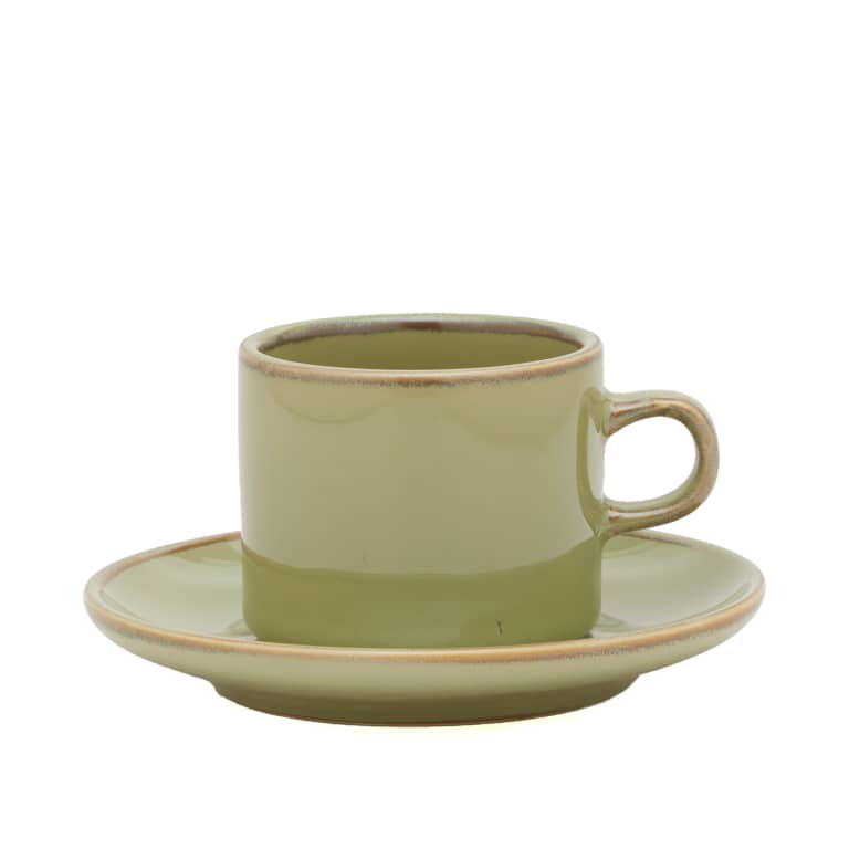 Живая чашка с блюдцем