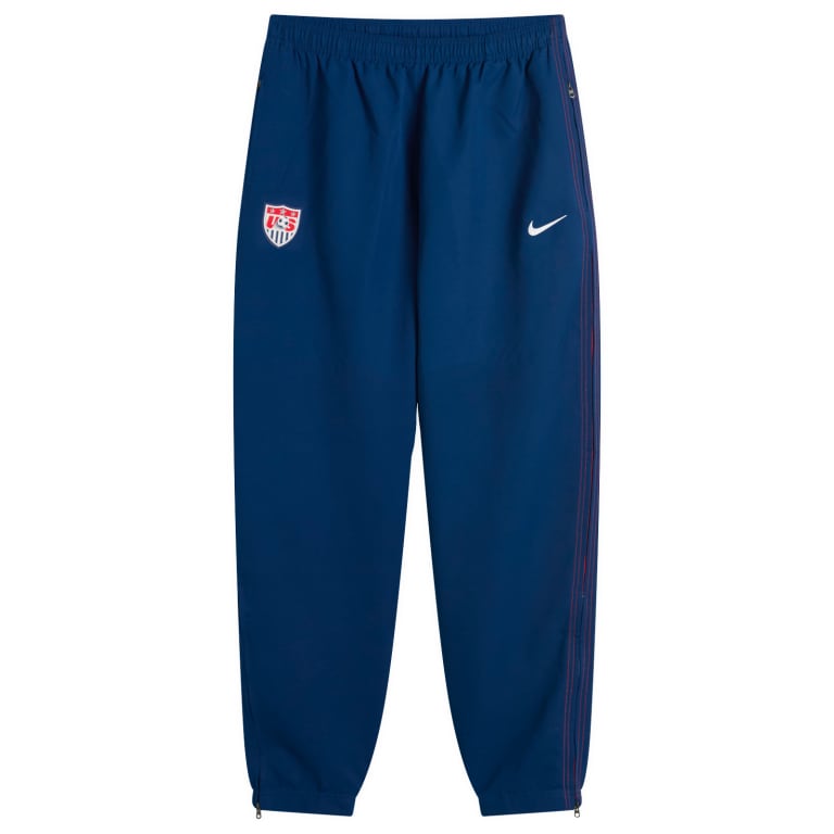 Спортивные брюки Nike, переизданные в США