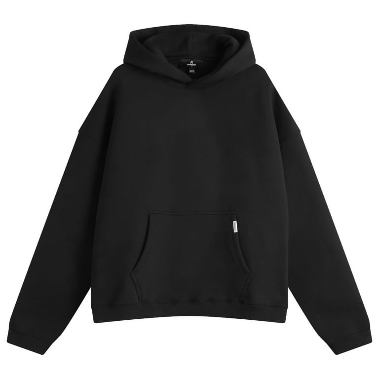 Представляет собой оригинальную толстовку свободного покроя с капюшоном 27590₽