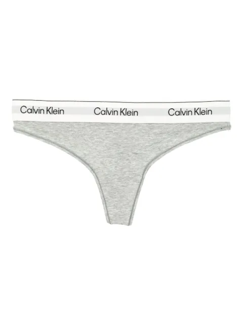 Стринги с логотипом Calvin Klein на поясе